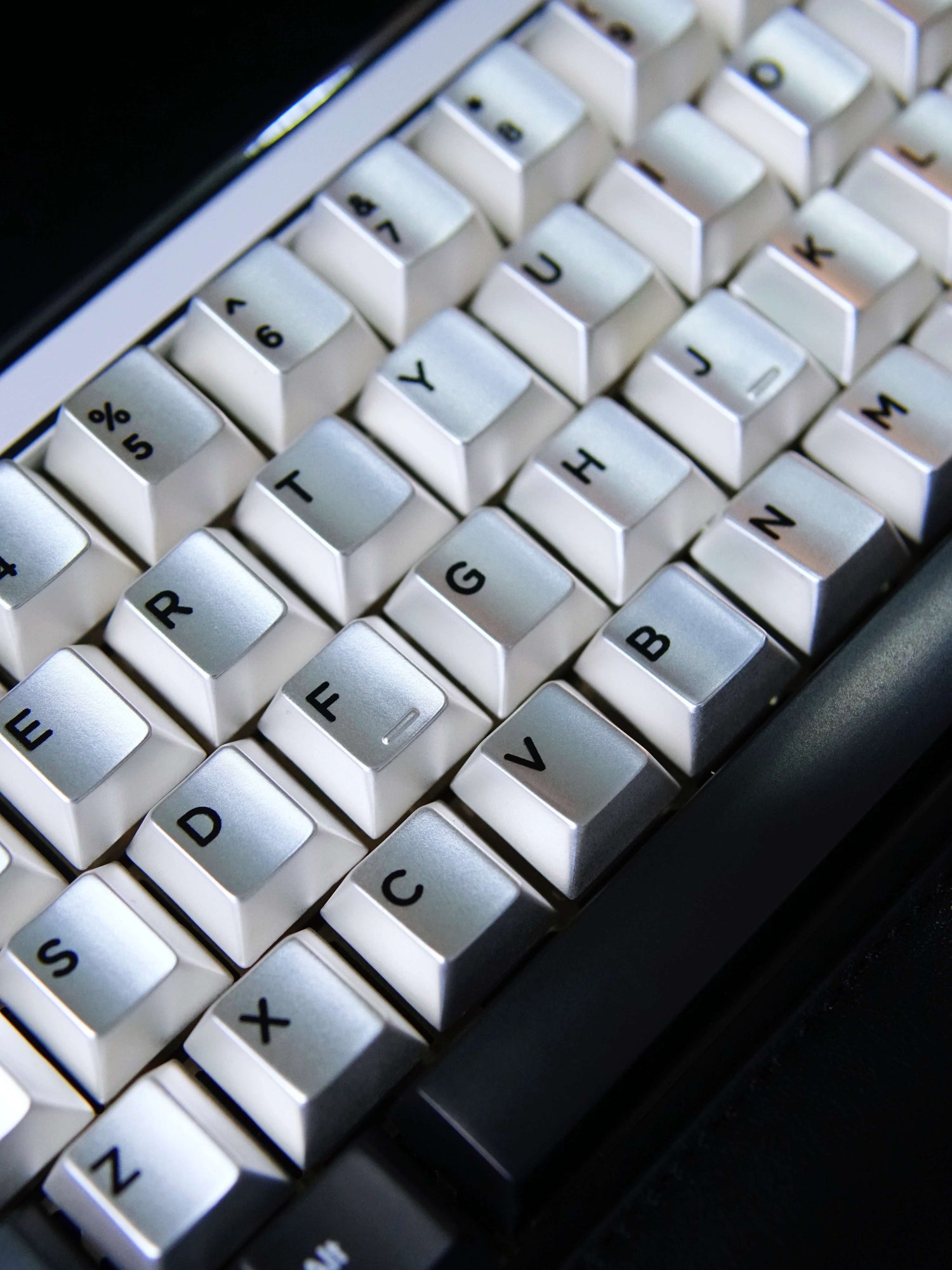 Black silver color scheme simple conventional style metal material CNC machining zinc alloy keycap set