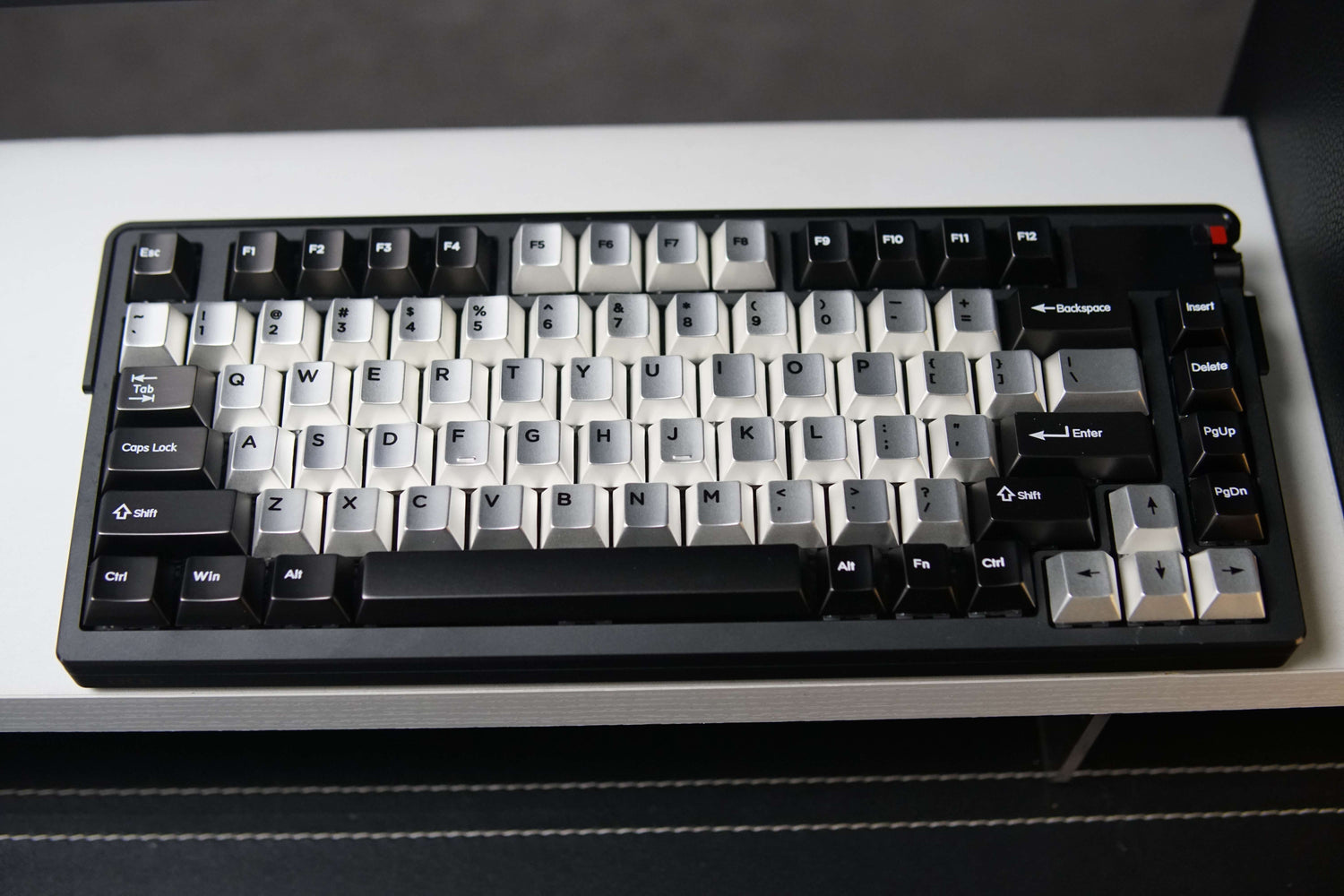 Black silver color scheme simple conventional style metal material CNC machining zinc alloy keycap set