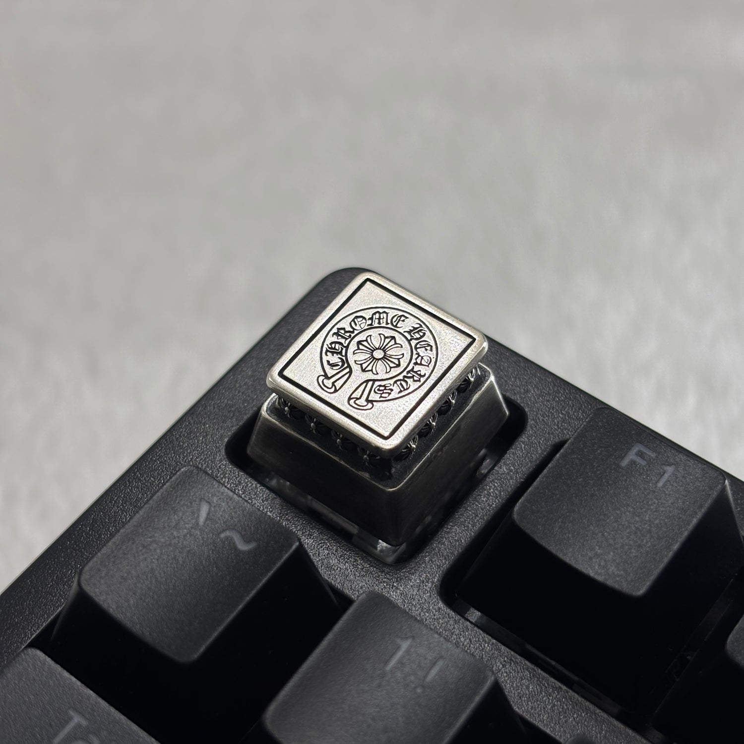 Chrome Hearts sterling silver oxide black style, full keyboard key positions, 925 sterling silver custom fashionable cultural keycaps, fashionable personalized art decoration keycaps