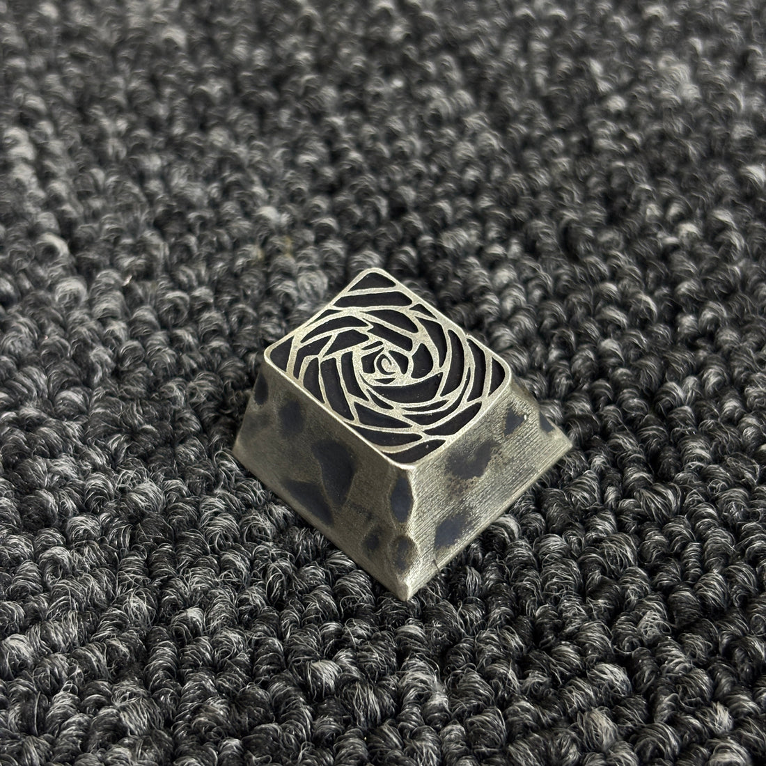 Original Pure Copper Retro Meteorite Vortex Rose Keycap Metal Personalized Decorative Art Keycap