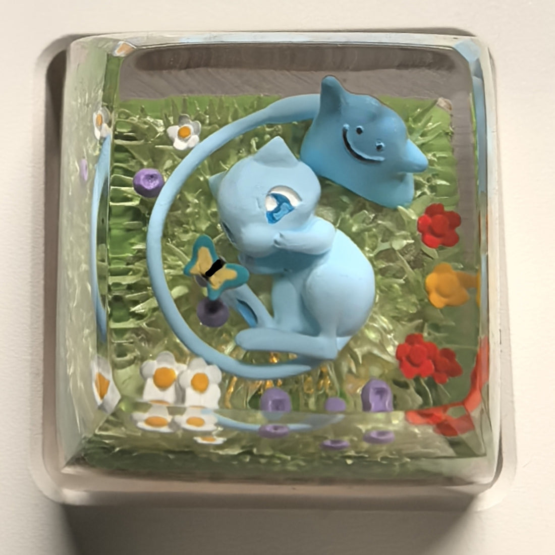 Pok é mon, Mew, Crystal drops of glue material keycaps, creative and personalized keycaps for anime and games
