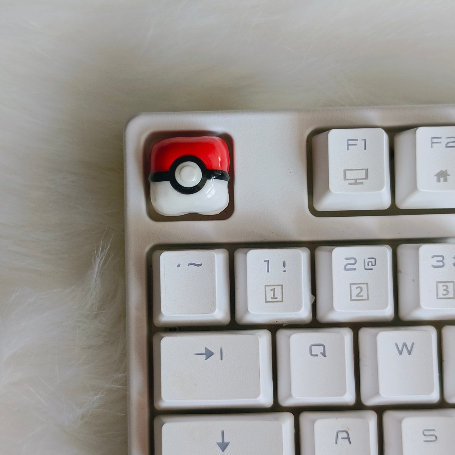 Pok é Ball, POLYMER CLAY material handmade 1U personalized keycap. Anime game props, peripheral culture, creative keycaps