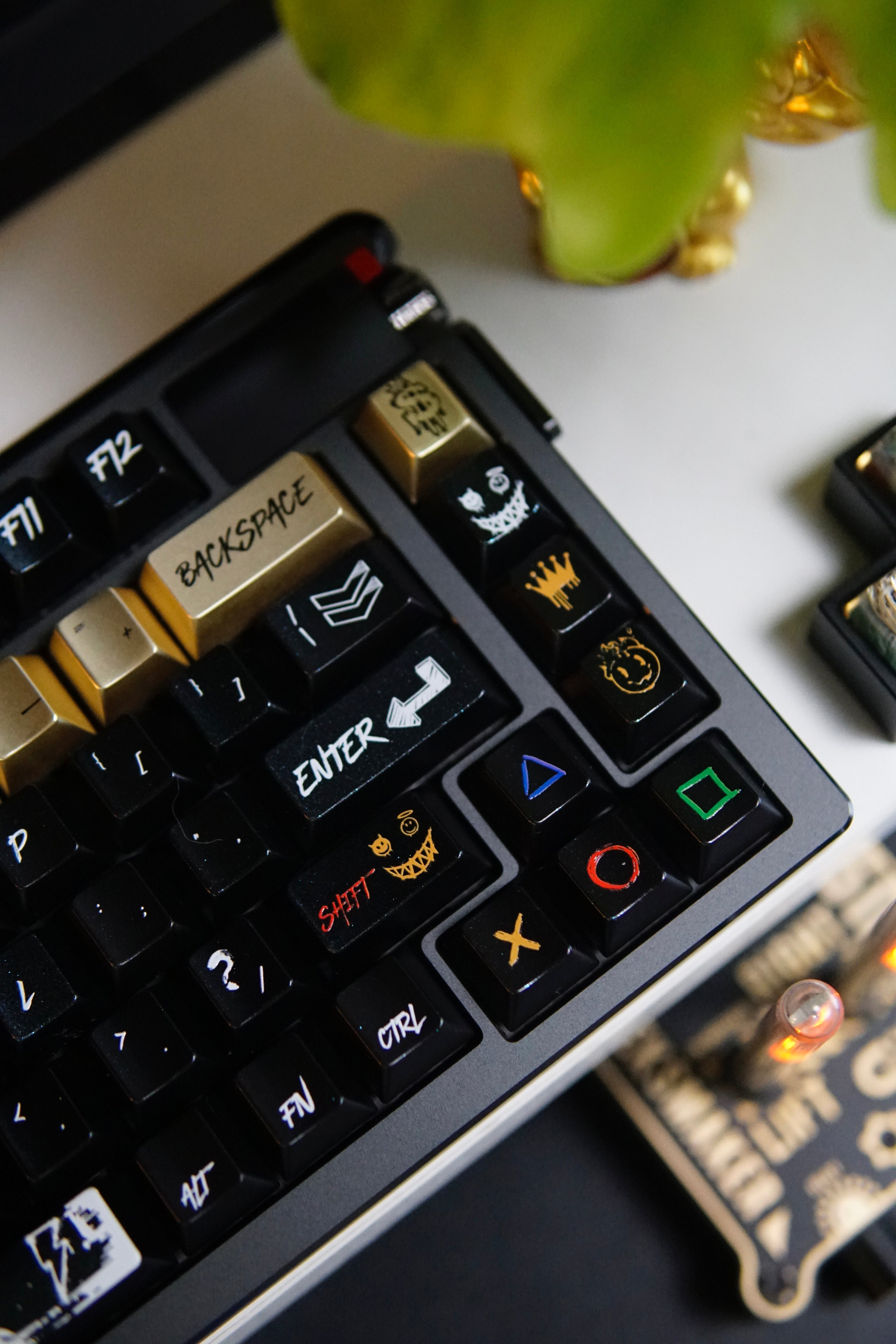 Original graffiti themed metal keycaps with factory made high zinc alloy material and multiple specifications to choose from.