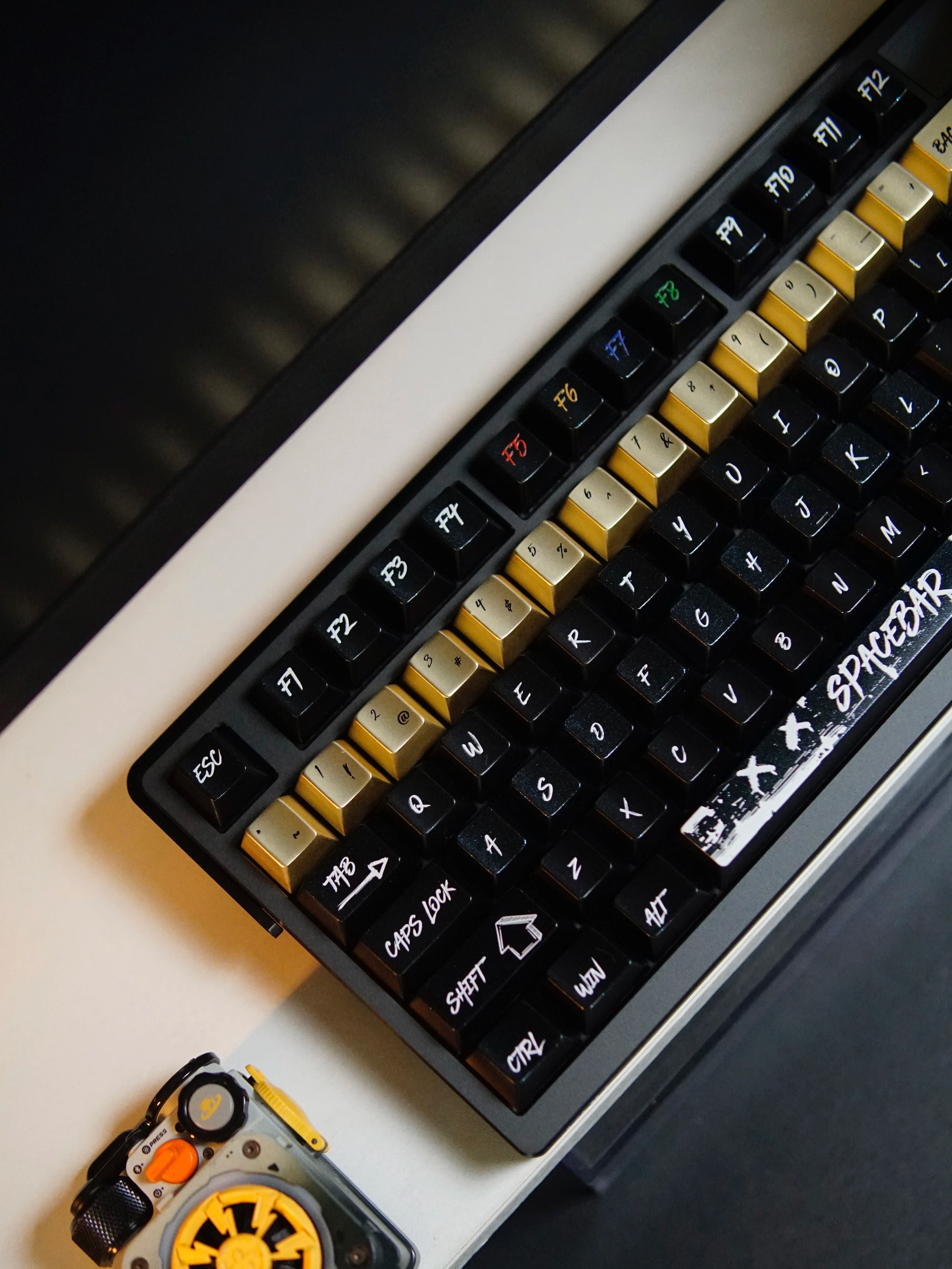Original graffiti themed metal keycaps with factory made high zinc alloy material and multiple specifications to choose from.