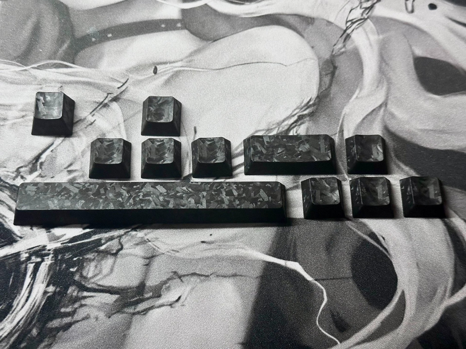 Really Carbon fiber, made with genuine carbon powder pressing process, with a frosted feel, anti slip and non oiling personalized keycap set