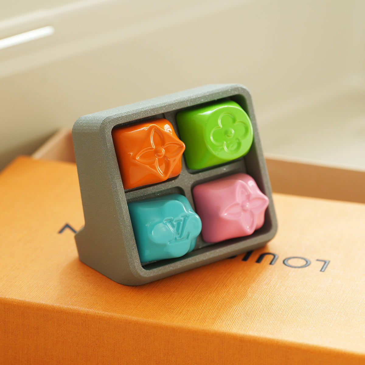 Keycap Case Aluminum alloy CNC tilted angle keycap rack, personalized keycap displ ...
