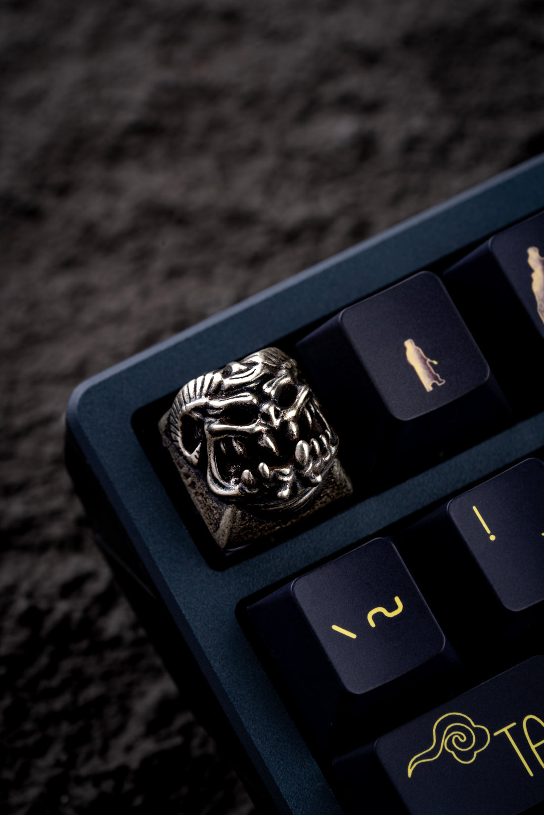 Pure copper spot mechanical keyboard health hat trendy play retro town disaster evil demon god cute metal keycaps