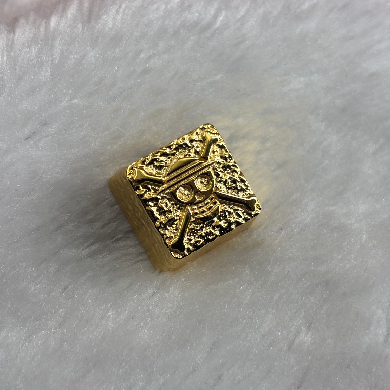 One Piece, grass hat Luffy logo, pure copper personalized keycaps, mechanical keyboard metal decorative keycaps
