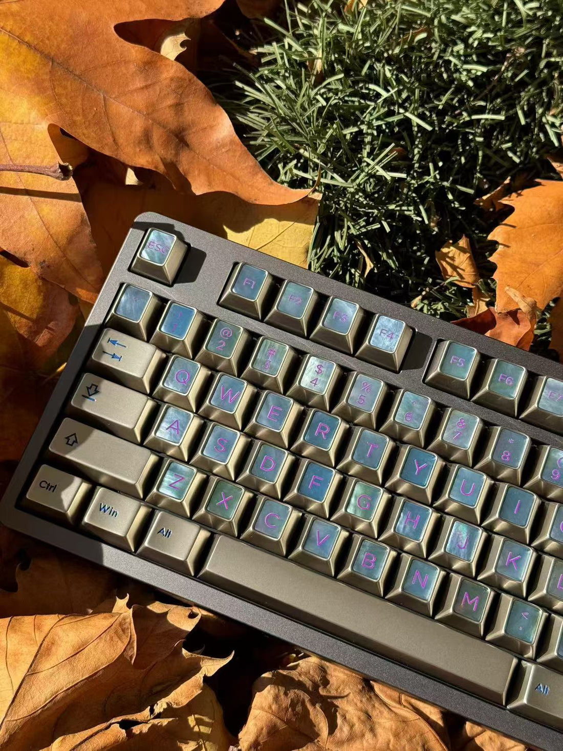 Colorful pearl silver full set of original mother of pearl metal high keycaps, artistic and creative personalized iridescent keycap set.