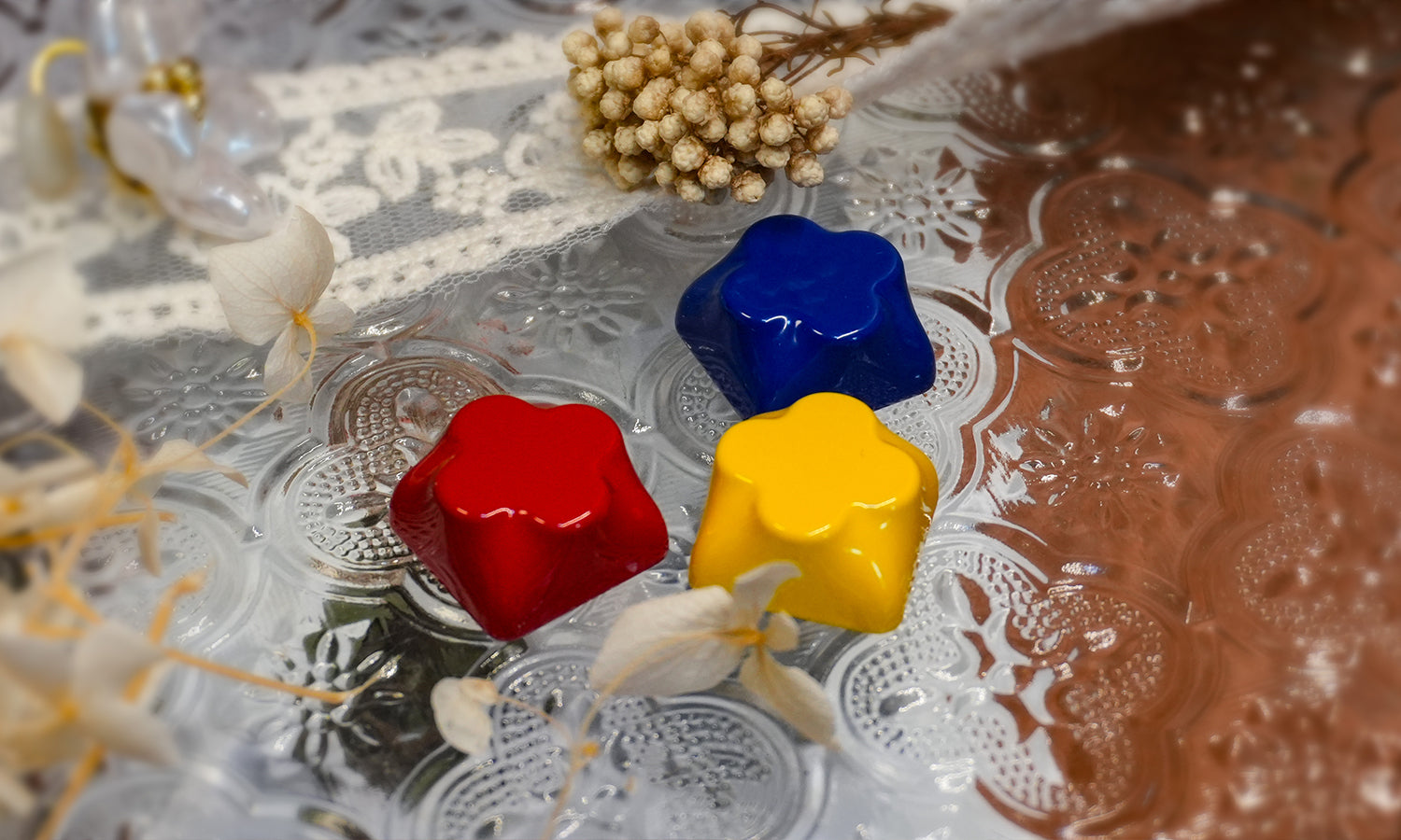 Metal personalized keycaps with plum blossom shaped aluminum alloy keycaps, metal baked paint, CNC machining, customized keycaps