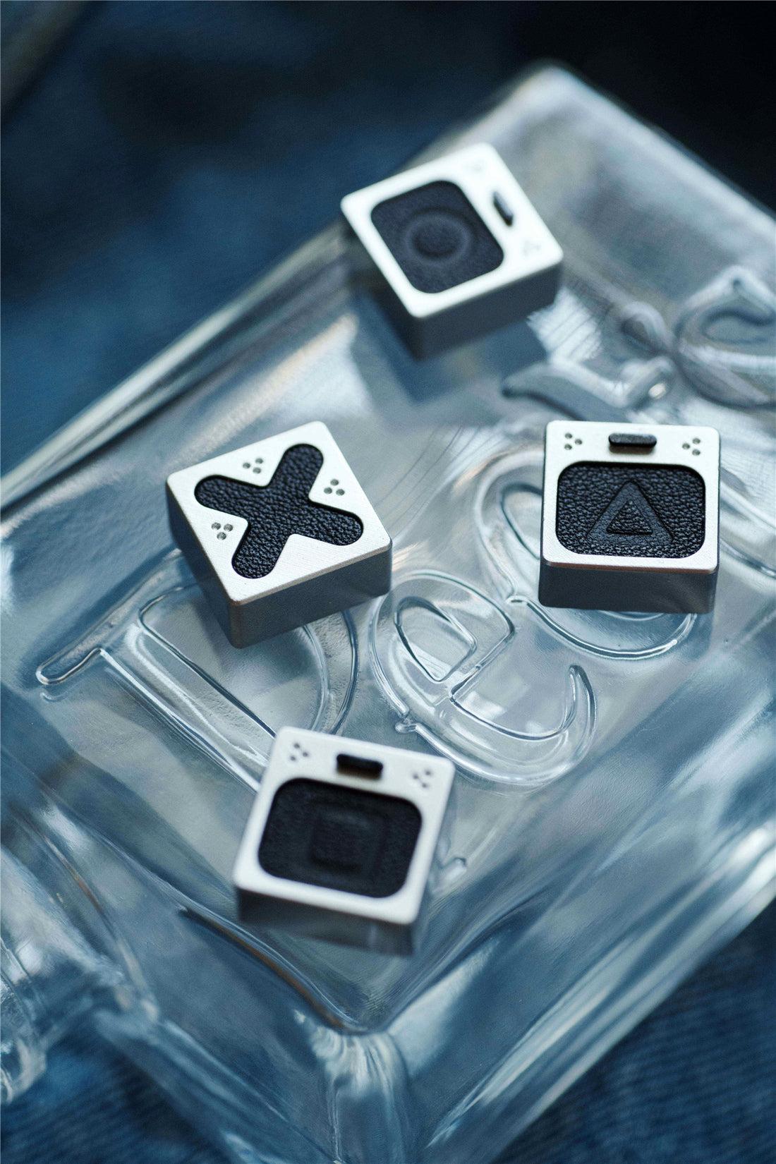Genuine leather gaming blocks, personalized keycaps, directional keys, imitation metal coating, handmade leather keycaps, single creative keycaps, retro style keycaps