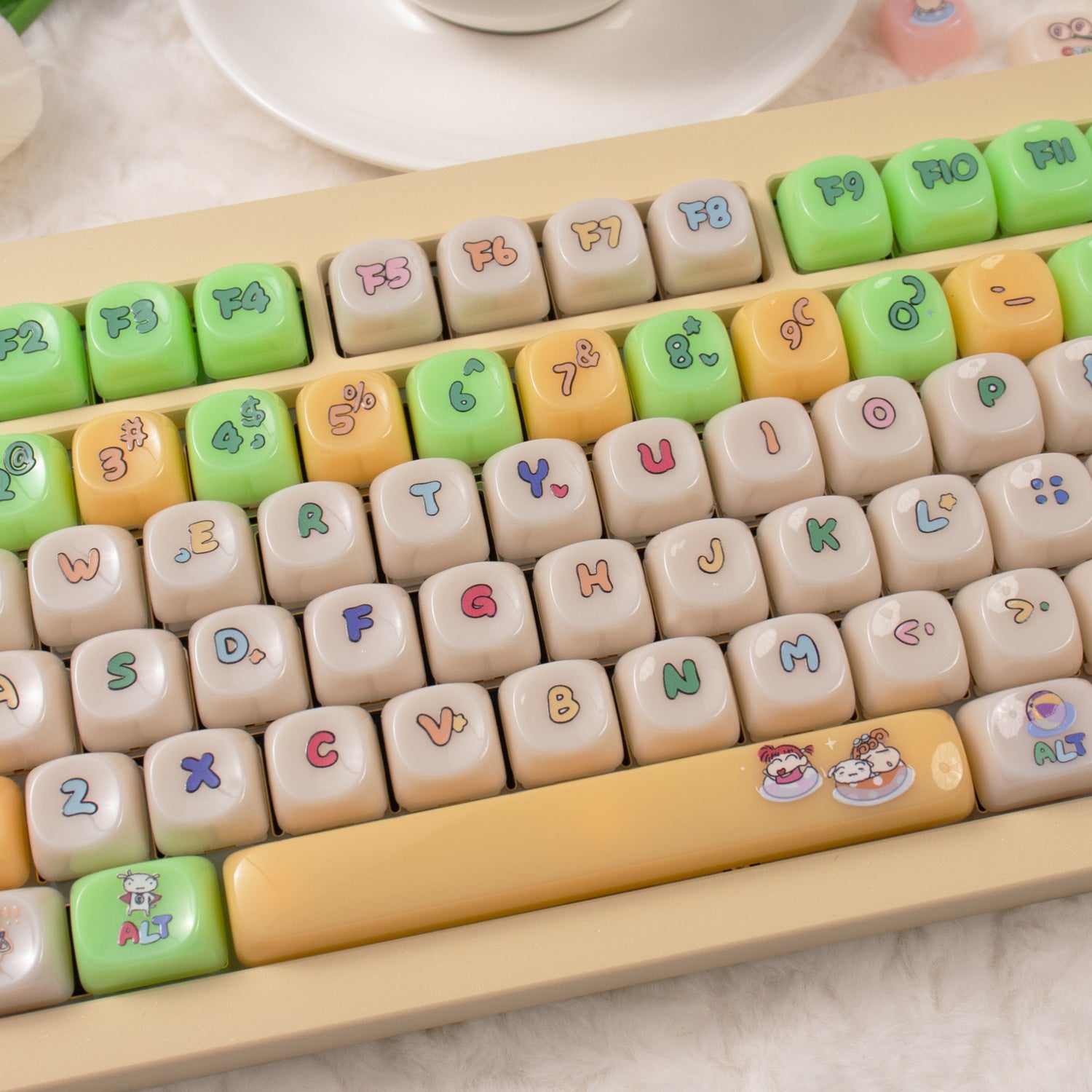 Crayon Shin chan theme, PBT material MOA height Sublimation creative personalized keycap set