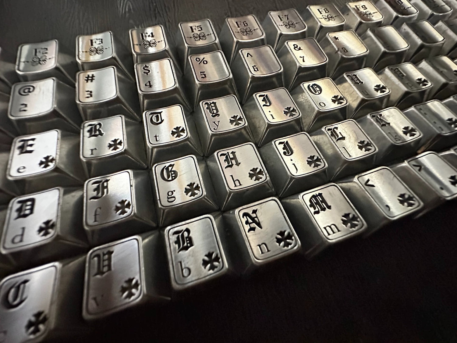 Chrome Hearts theme, metal personalized keycap set, trendy and fashionable keycap set.