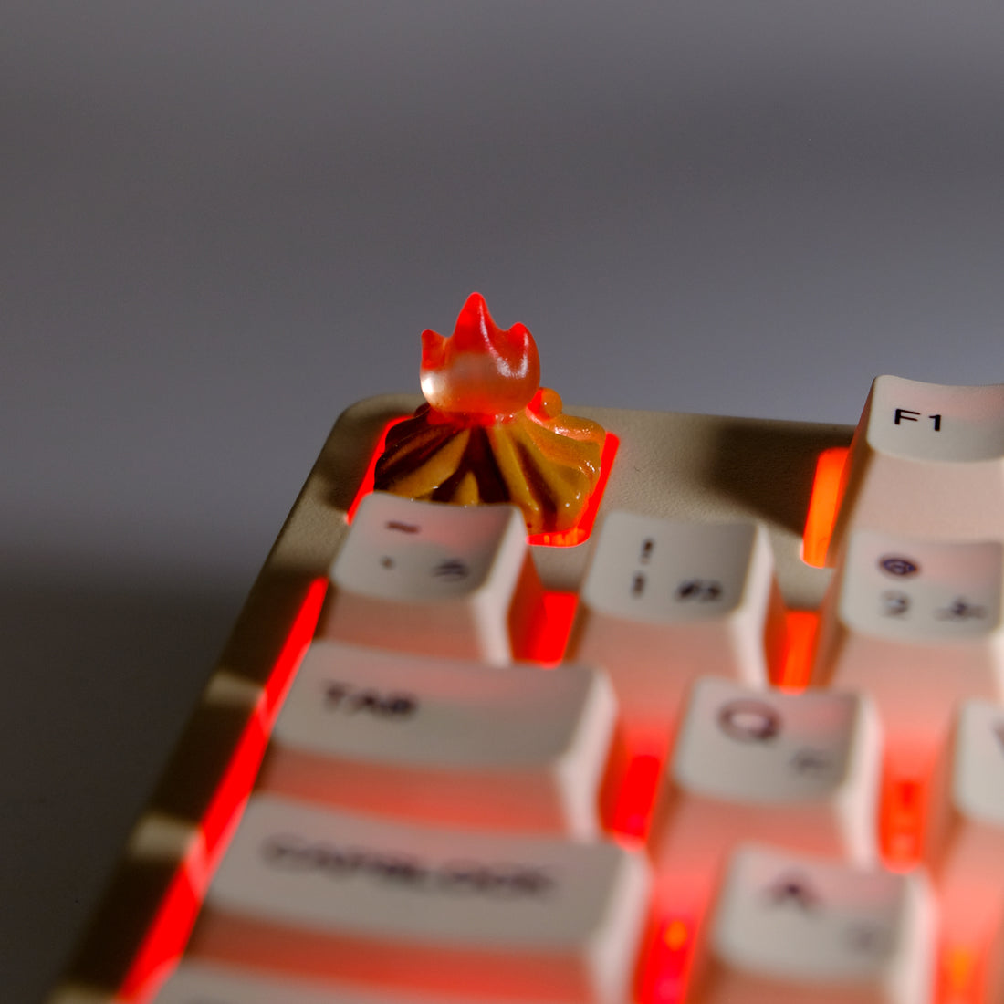 Resin small bonfire translucent, personalized keycaps, resin molded decorative keycaps.