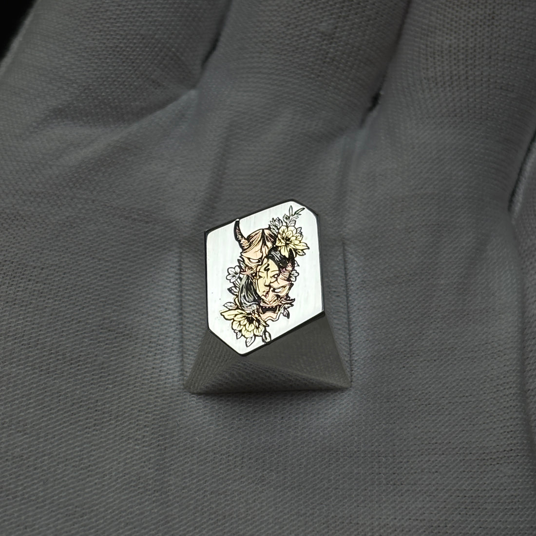 925 pure silver keycaps, irregular shapes, personalized keycaps, metal carved cultural and creative keycaps.