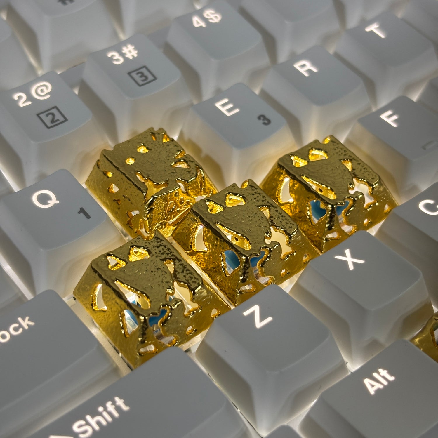 Pure copper material surface gold-plated hollow metal personalized keycaps, metal minimalist style translucent decorative keycaps