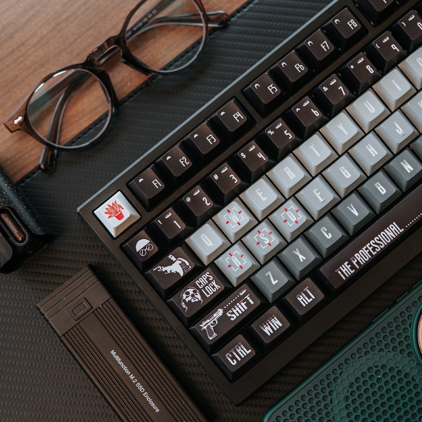 Original Design Leon The Professional Theme Mechanical Keyboard Keycap Complete Set PBT Thermal Sublimation Original Factory Highly Personalized Keycap Set