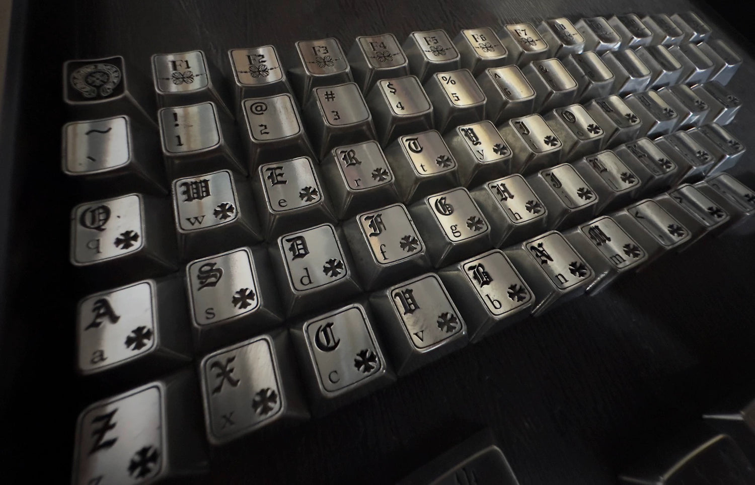Chrome Hearts theme, metal personalized keycap set, trendy and fashionable keycap set.