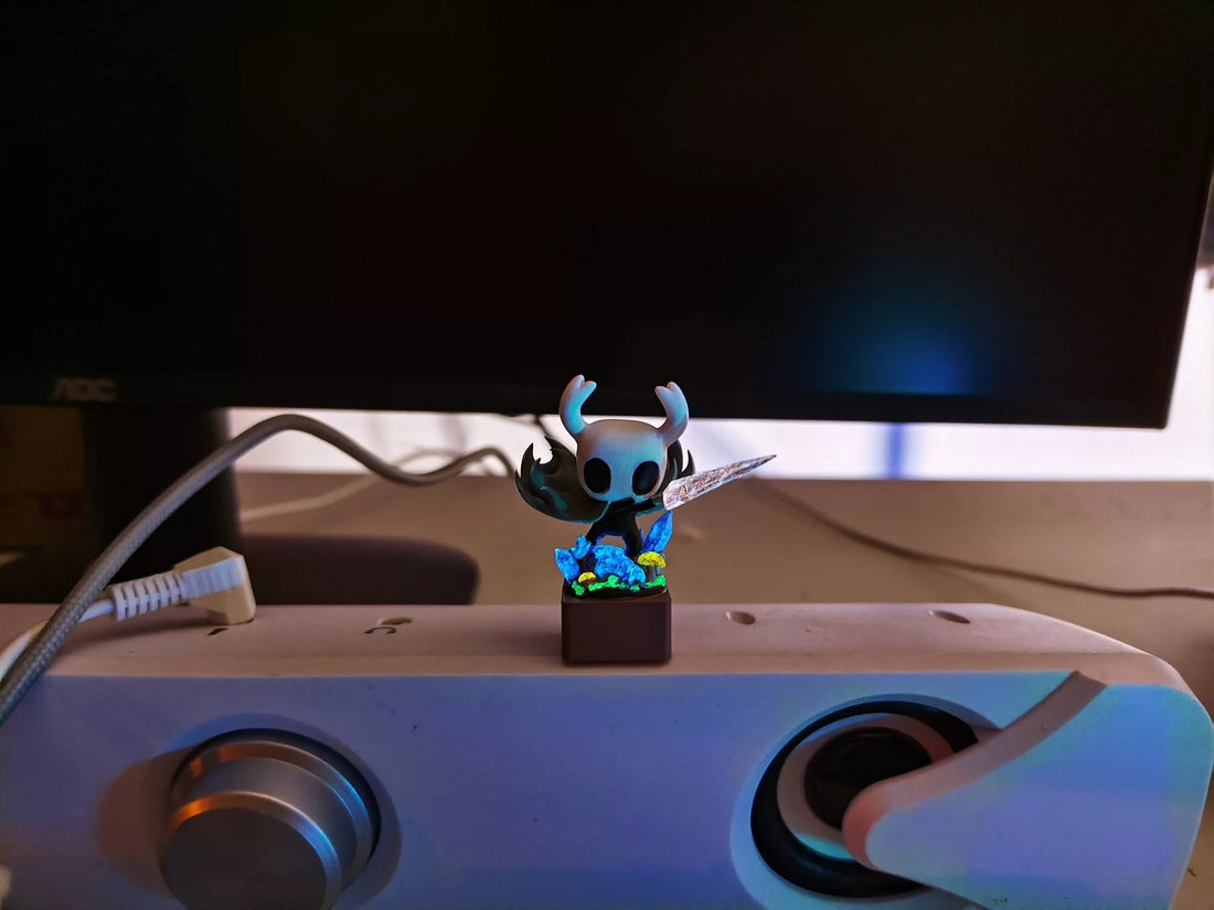 Hollow Knight， Painted standing version, resin material personalized keycaps, UV fluorescent effect