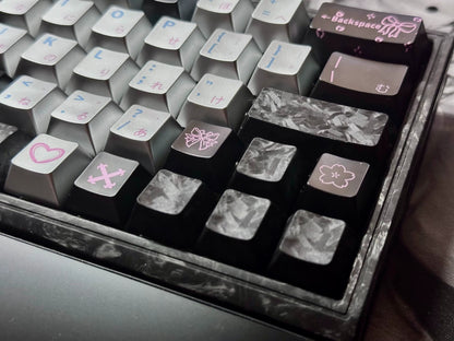 Really Carbon fiber, made with genuine carbon powder pressing process, with a frosted feel, anti slip and non oiling personalized keycap set