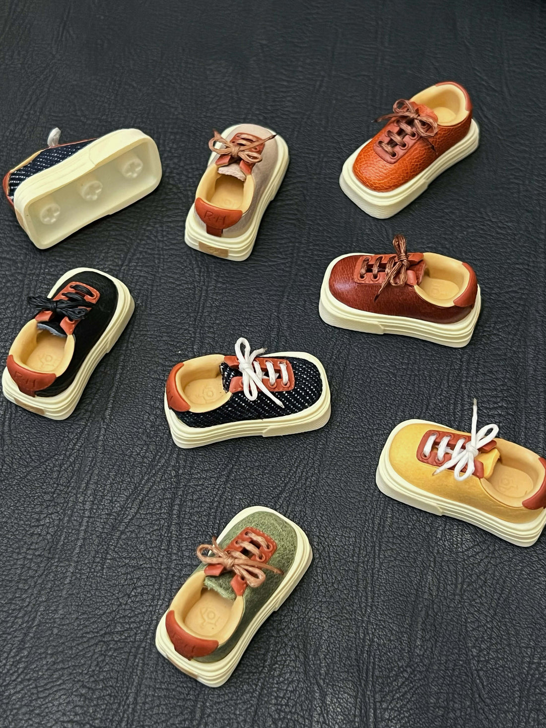 Genuine leather small leather shoes with personalized keycaps 2U, retro creative mechanical keyboard keycaps, genuine leather artistic handmade keycaps