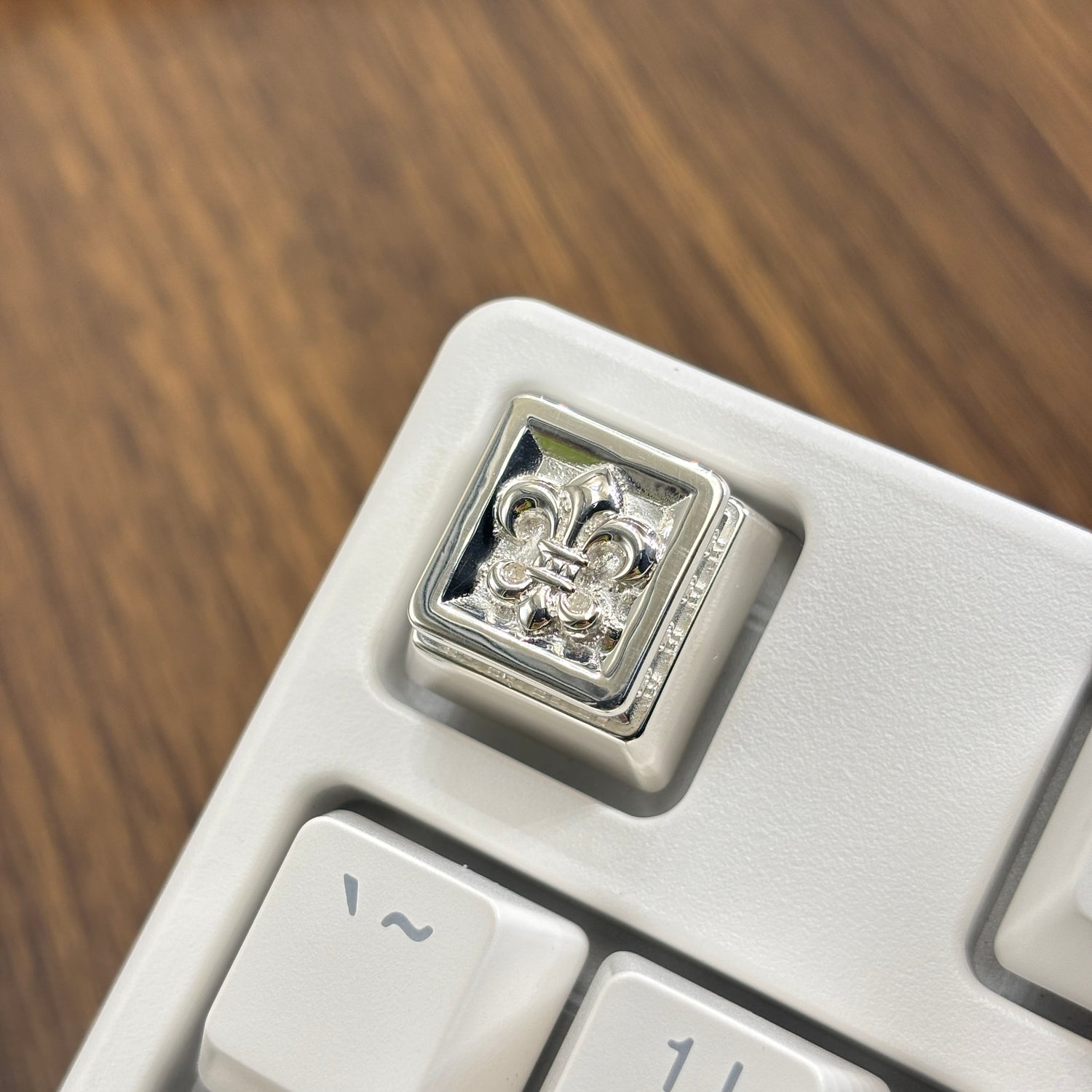 Chrome Hearts style, full keyboard key positions, 925 sterling silver custom trendy cultural keycaps, fashionable and personalized artistic decorative keycaps.