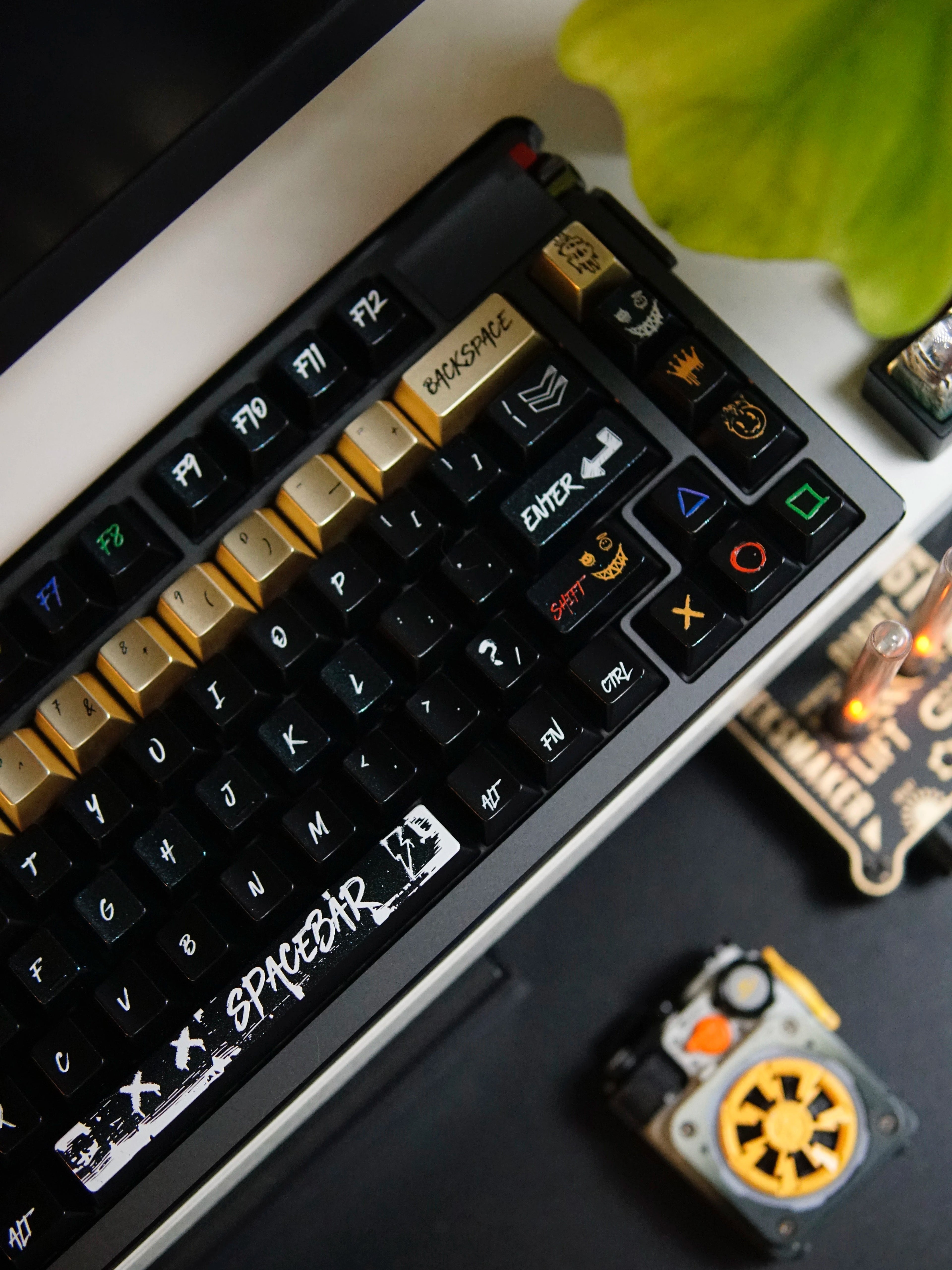 Original graffiti themed metal keycaps with factory made high zinc alloy material and multiple specifications to choose from.