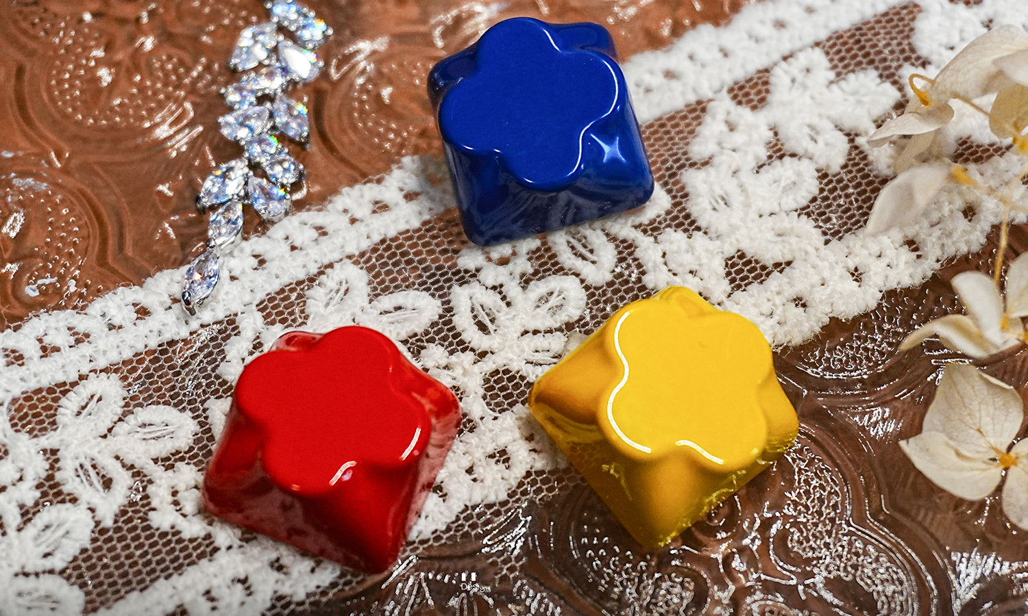 Metal personalized keycaps with plum blossom shaped aluminum alloy keycaps, metal baked paint, CNC machining, customized keycaps