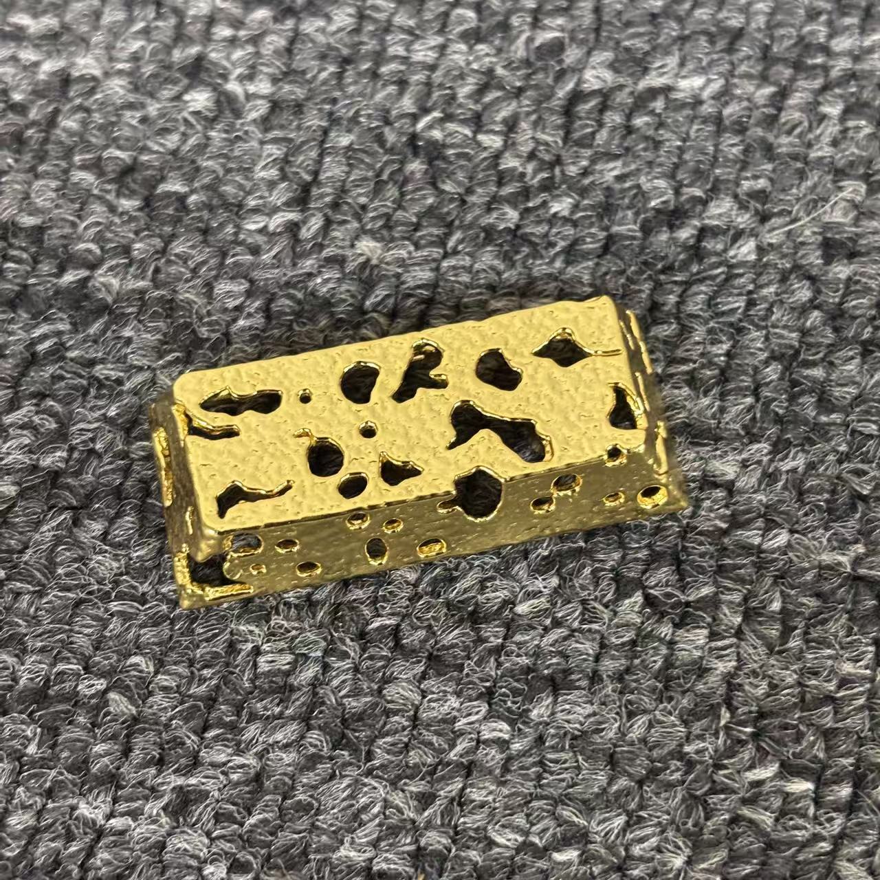 Pure copper material surface gold-plated hollow metal personalized keycaps, metal minimalist style translucent decorative keycaps