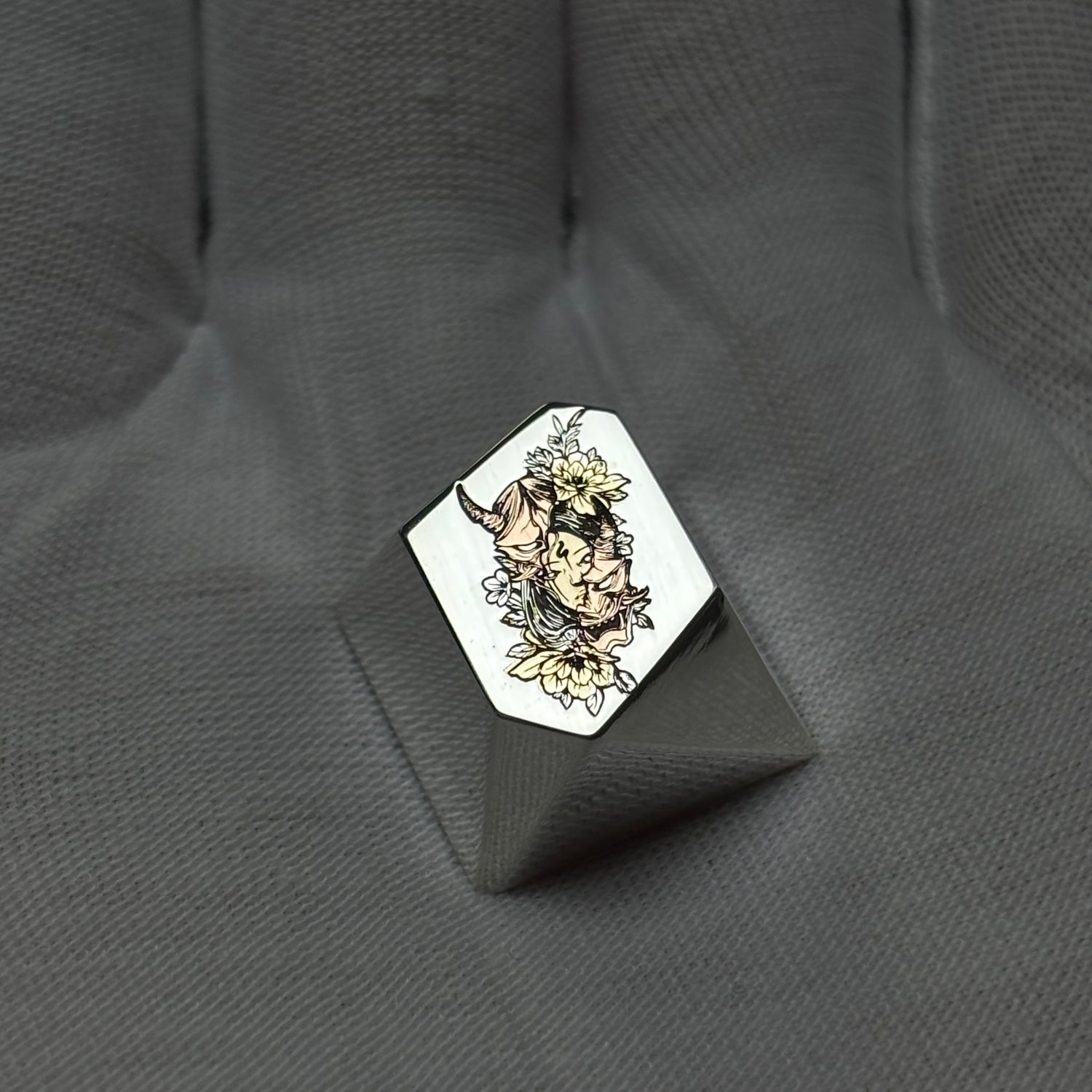 925 pure silver keycaps, irregular shapes, personalized keycaps, metal carved cultural and creative keycaps.