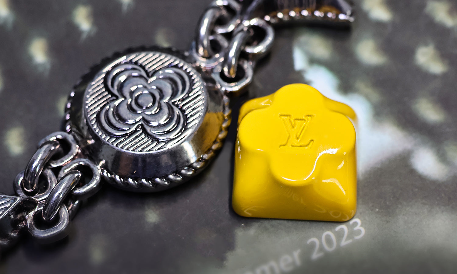 Irregular shaped personalized keycaps, luxury vintage series aluminum alloy keycaps painted with CNC machining, customized mechanical keyboards, custom keycaps
