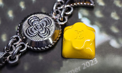 Irregular shaped personalized keycaps, luxury vintage series aluminum alloy keycaps painted with CNC machining, customized mechanical keyboards, custom keycaps