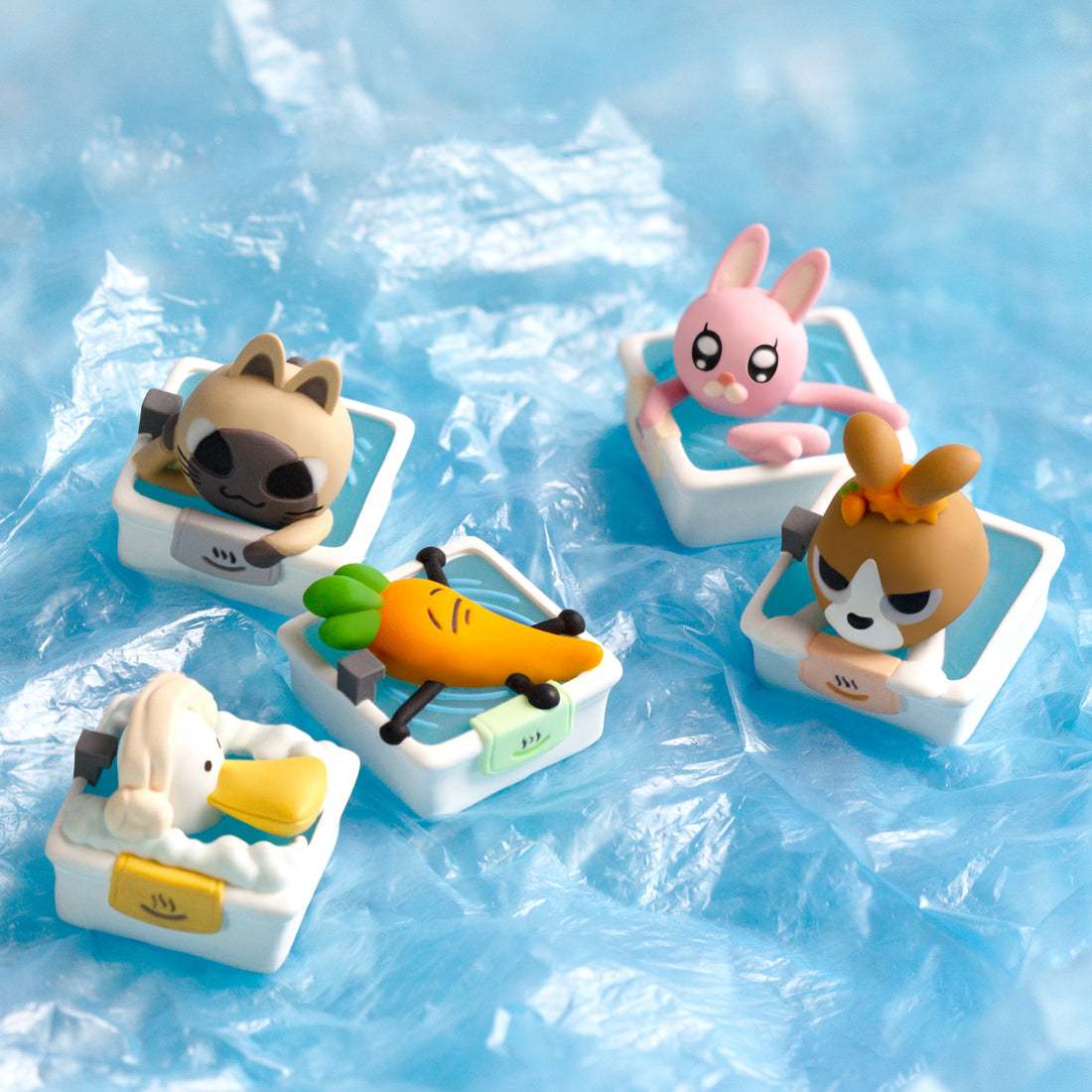 Cute animals at the bathhouse party, personalized keycaps made of multi-color resin molding, and decorative keycaps by craftsmen