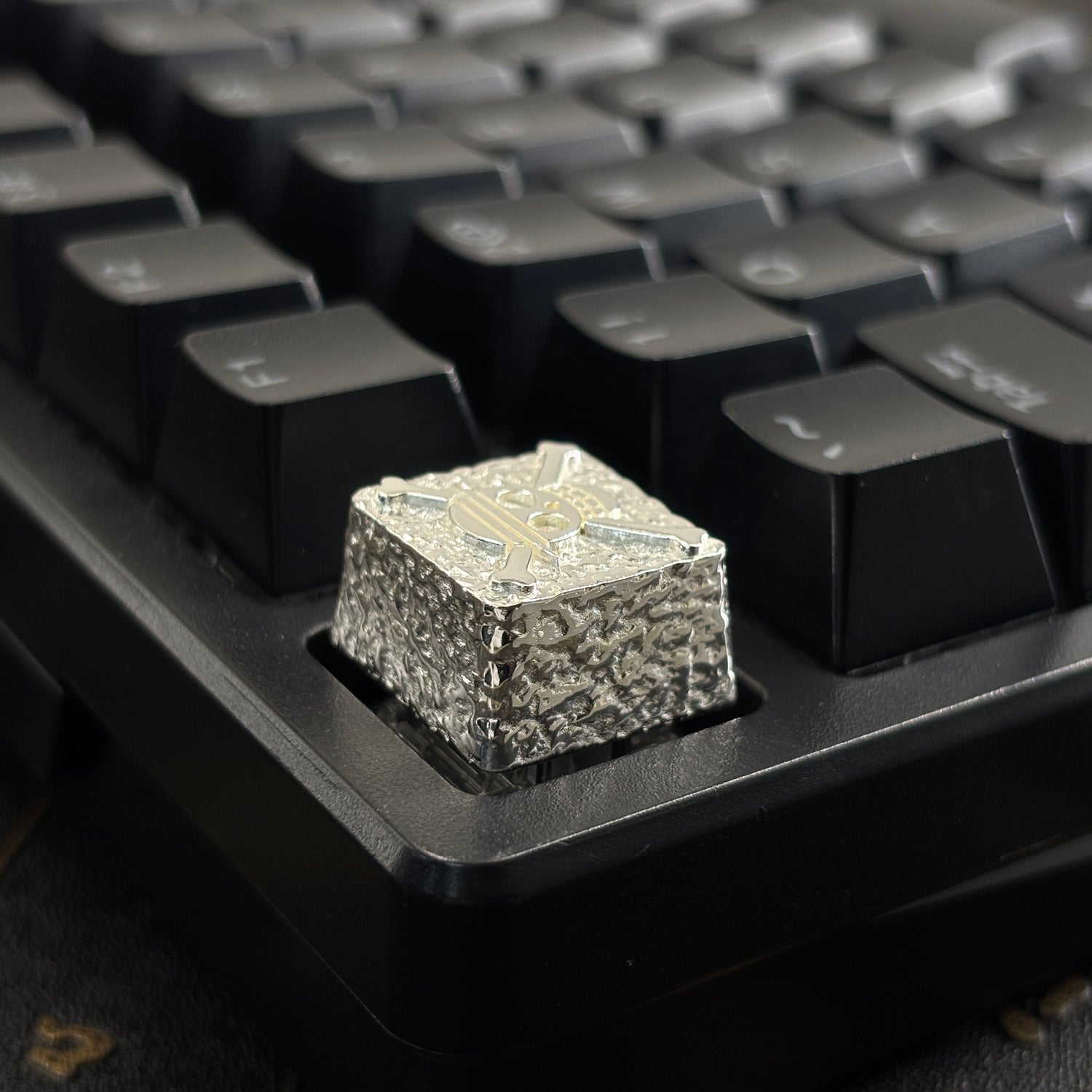 One Piece, grass hat Luffy logo, pure copper personalized keycaps, mechanical keyboard metal decorative keycaps