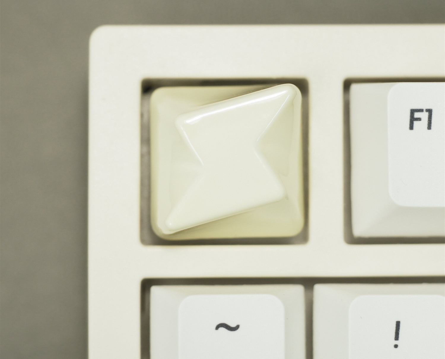 Metal spray simple and personalized keycaps, 1U geometric decorative keycaps, artistic keycaps
