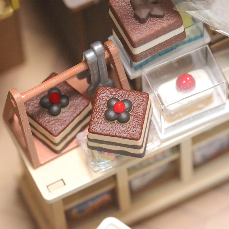 Tiramisu cake keycaps chocolate cake cute cartoon anime peripheral keycaps personalized creative resin keycaps
