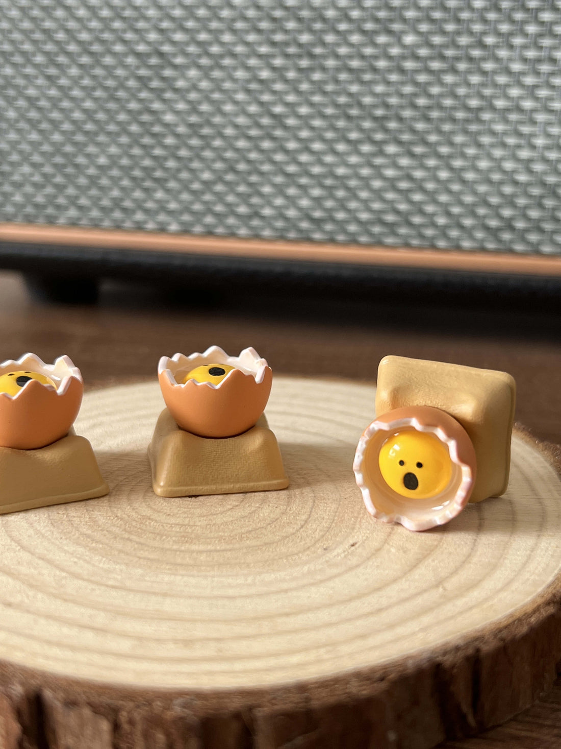 Screaming eggs, resin coated personalized keycaps, keyboard decorative keycaps, funny keycaps.