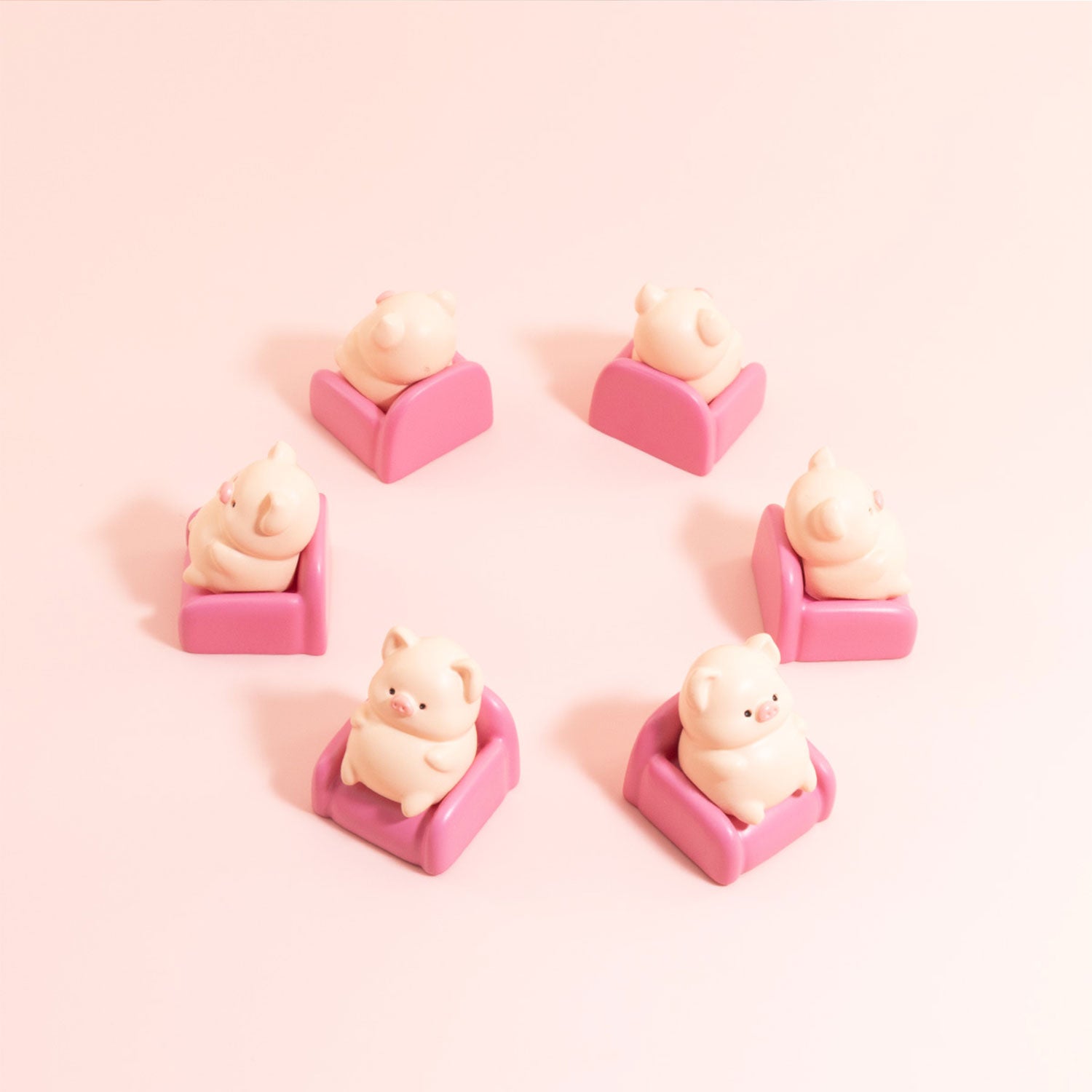 Leisure Time Theme, Small Animals Sitting on Sofa, Resin Spray Personalized Keycaps, Art Design Keycaps
