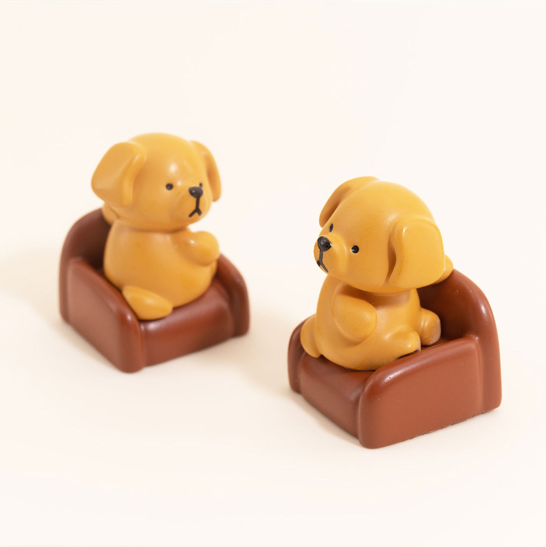 Leisure Time Theme, Small Animals Sitting on Sofa, Resin Spray Personalized Keycaps, Art Design Keycaps