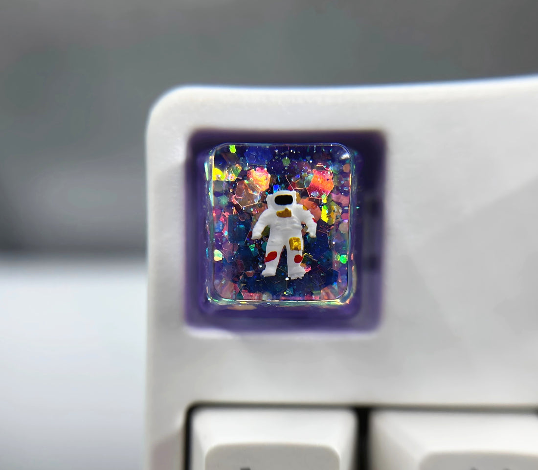 Drip glue colored astronaut, resin personalized keycaps, mechanical keyboard decorative keycaps