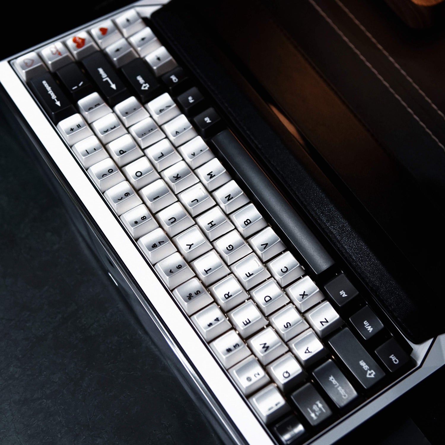 Black silver color scheme simple conventional style metal material CNC machining zinc alloy keycap set