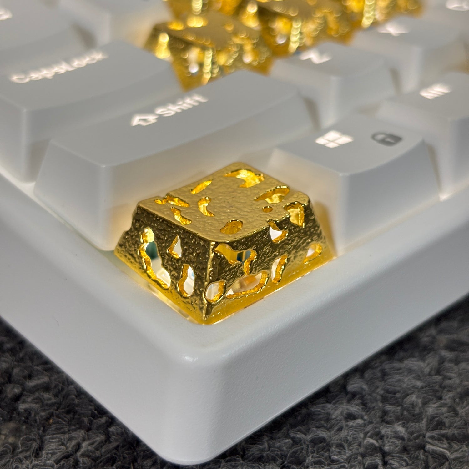 Pure copper material surface gold-plated hollow metal personalized keycaps, metal minimalist style translucent decorative keycaps