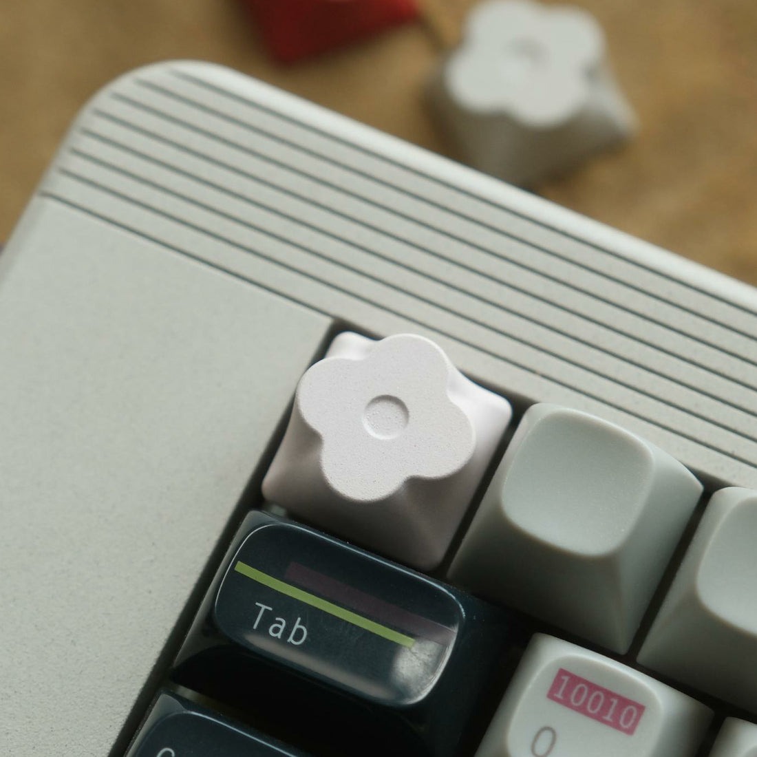 Flower shaped metal keycaps with personalized simplicity, CNC aluminum alloy personalized keycaps