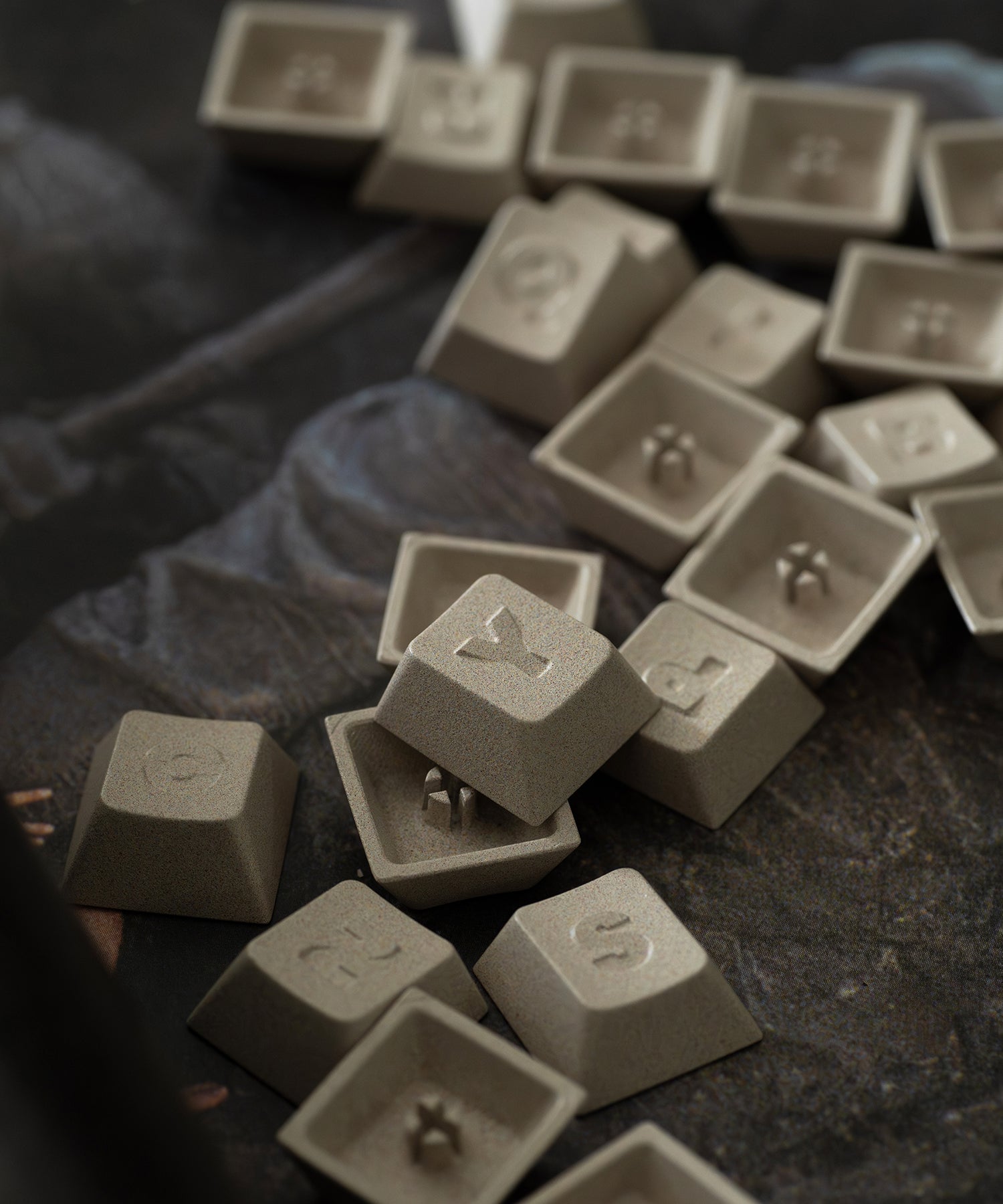 ROTOR mirror inspired aluminum alloy letter keycap set with 27 CNC machined anodized customized personalized keycap letter sets