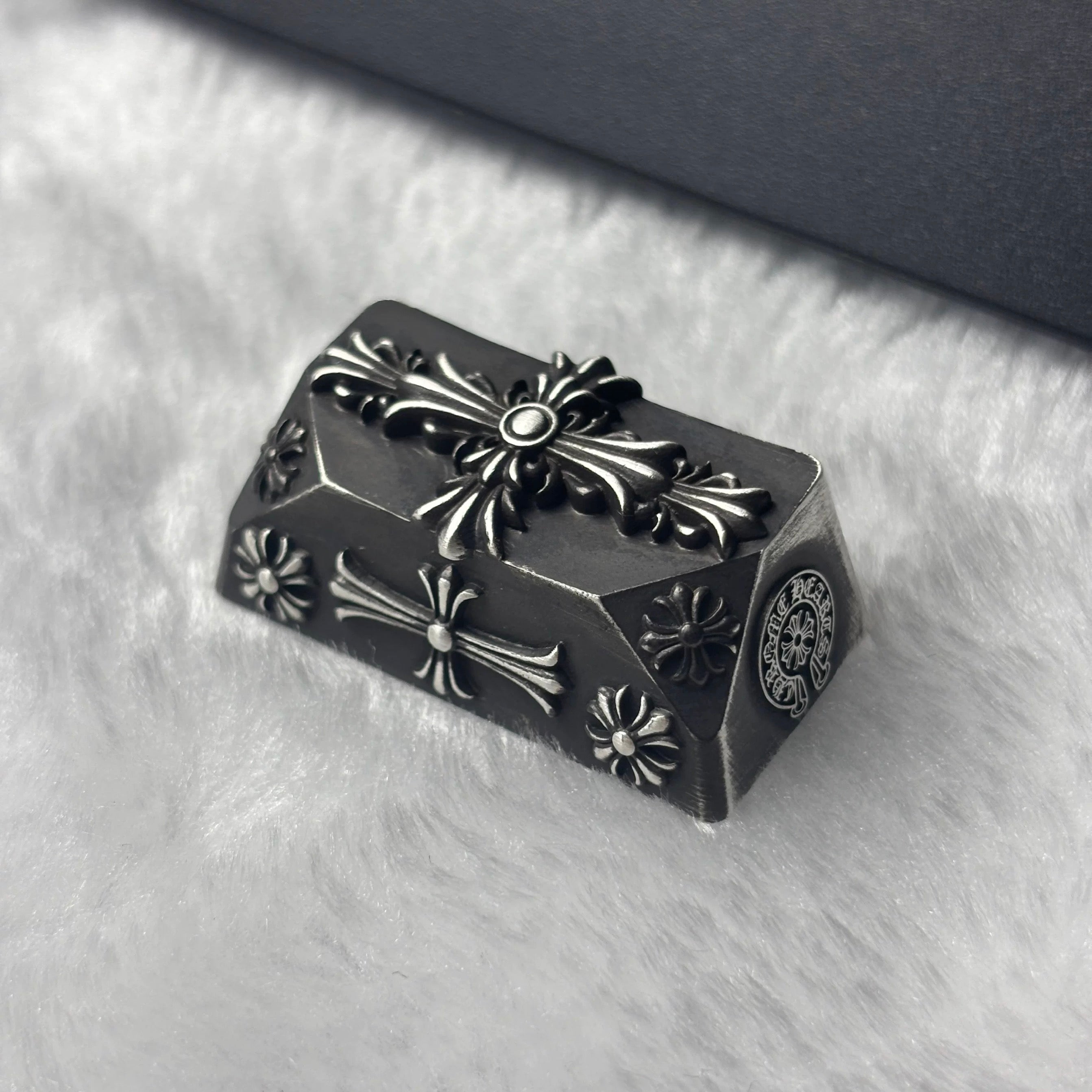 Chrome Hearts sterling silver oxide black style, full keyboard key positions, 925 sterling silver custom fashionable cultural keycaps, fashionable personalized art decoration keycaps