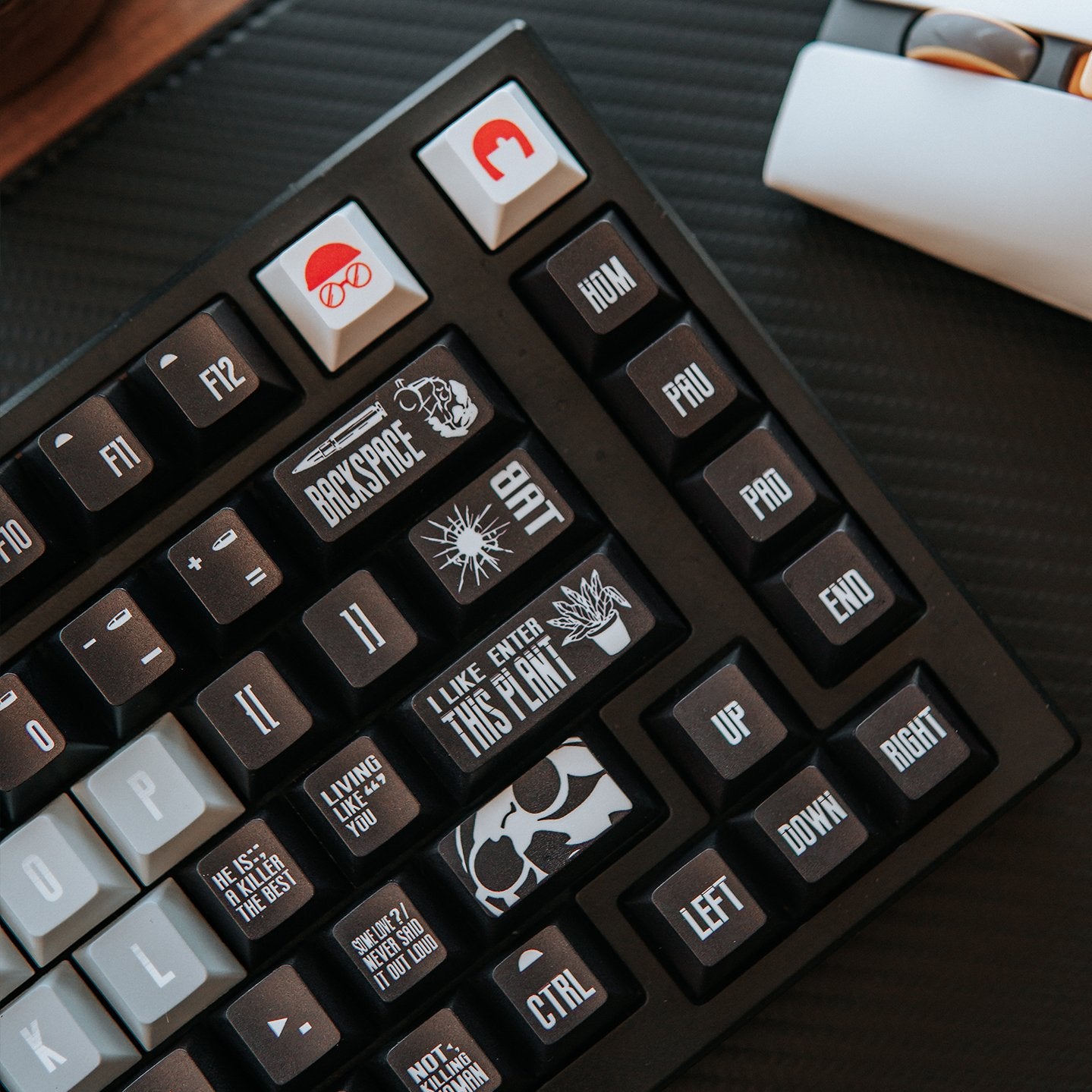 Original Design Leon The Professional Theme Mechanical Keyboard Keycap Complete Set PBT Thermal Sublimation Original Factory Highly Personalized Keycap Set