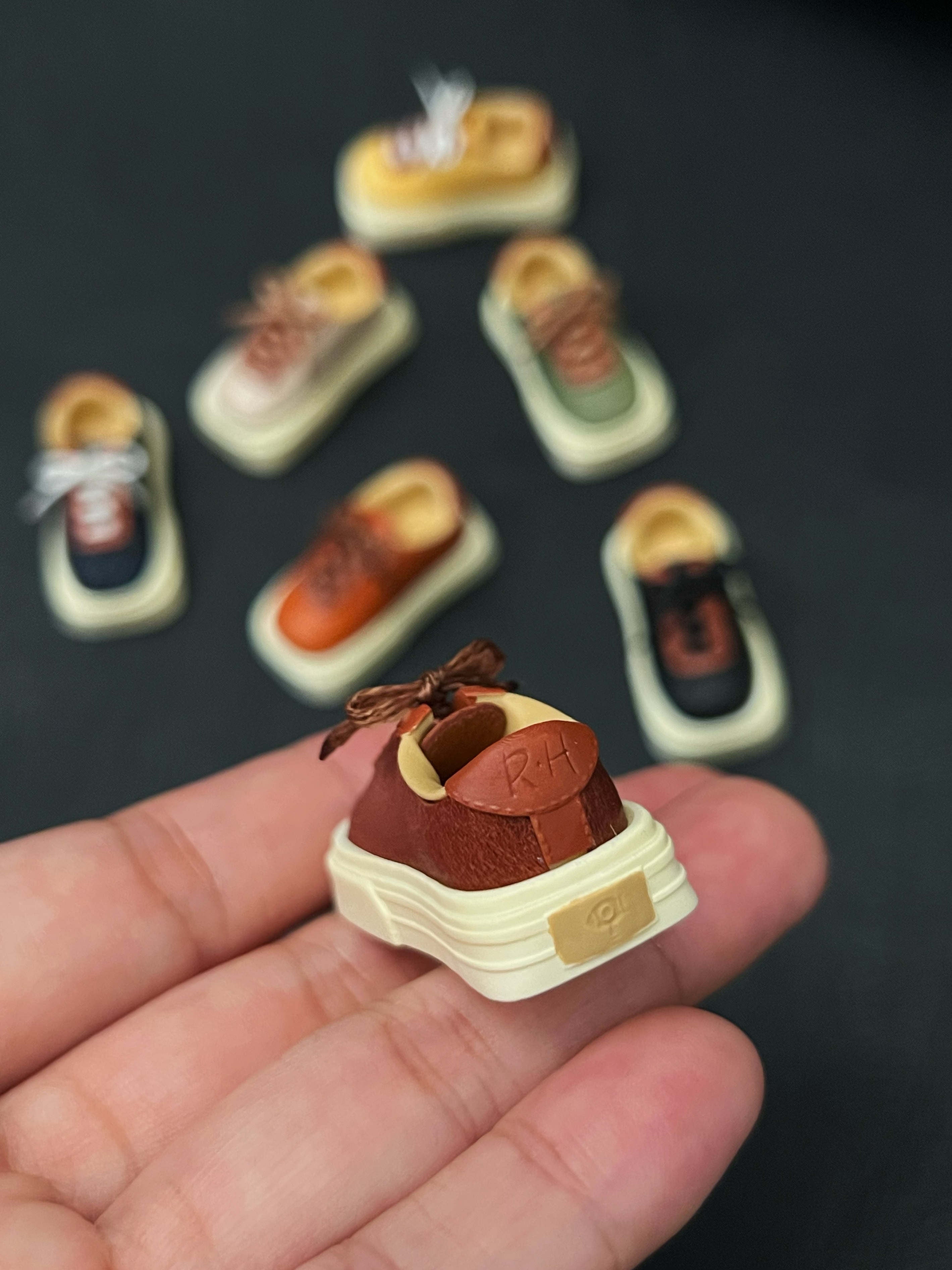 Genuine leather small leather shoes with personalized keycaps 2U, retro creative mechanical keyboard keycaps, genuine leather artistic handmade keycaps