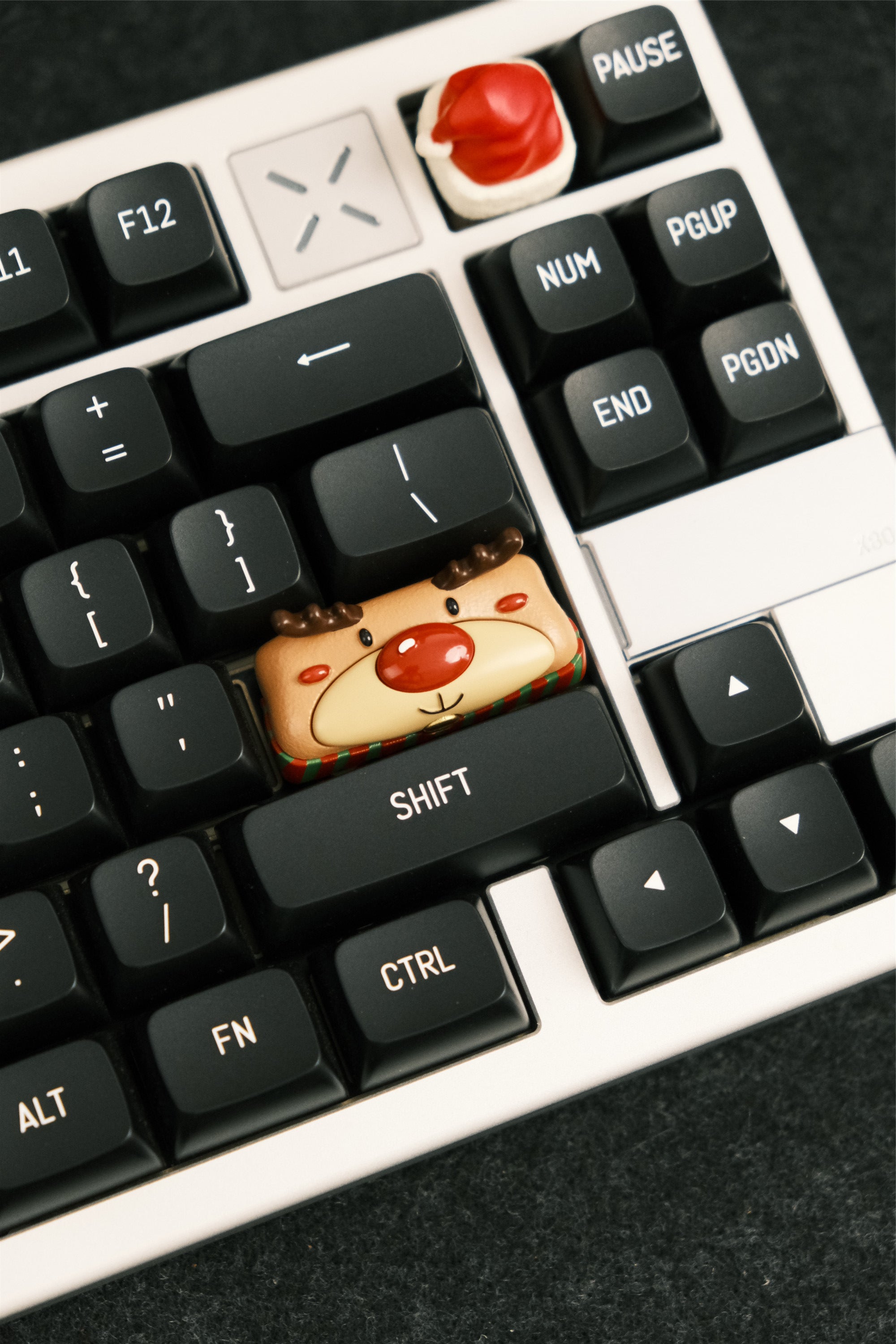 Original design: Christmas reindeer 2.25U keycaps, mechanical keycaps, return keycaps, personalized keycaps, colorful artistic keycaps, decorative keycaps