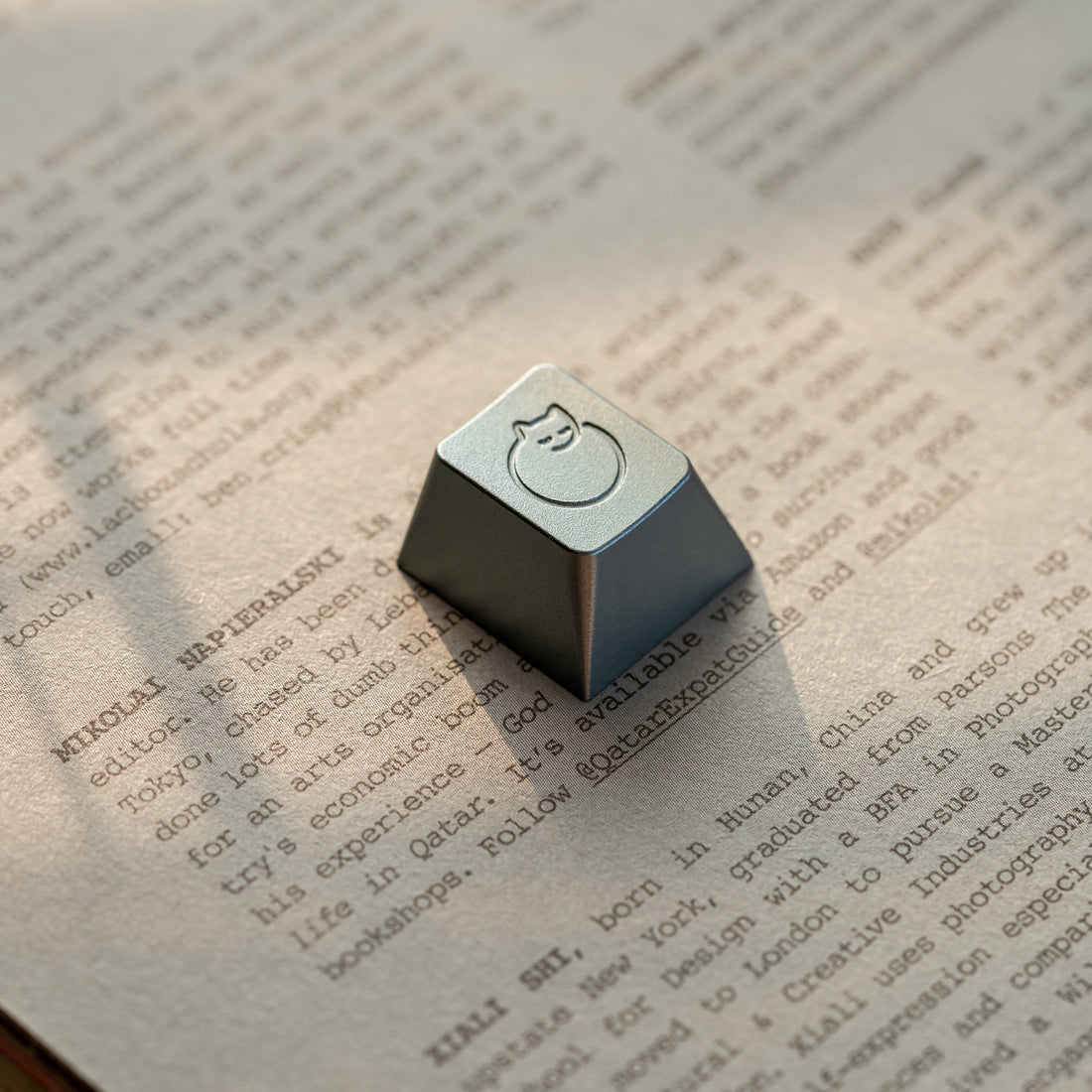 Aluminum alloy anode, simple cat pattern personalized keycap, metal decorative keycap