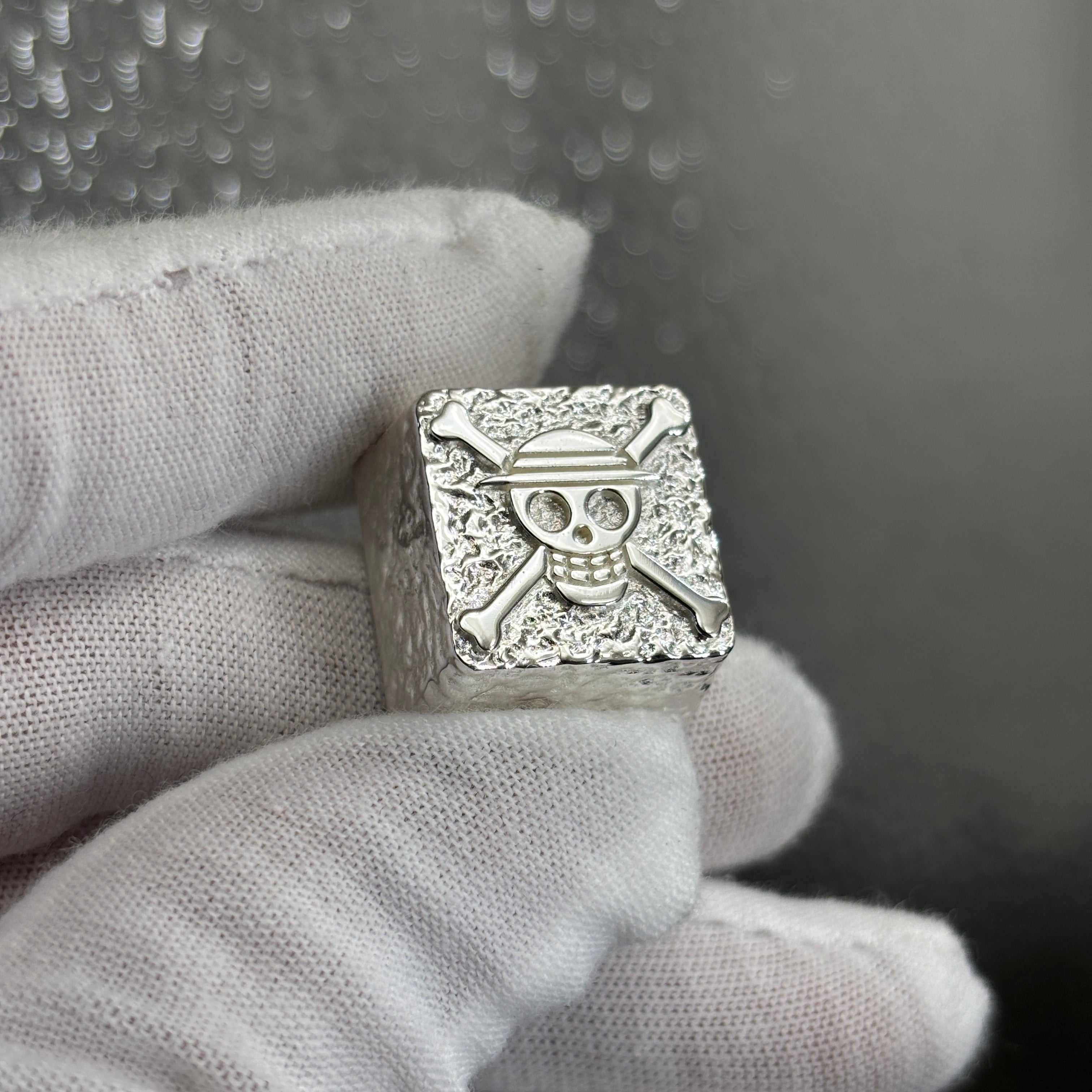 One Piece, grass hat Luffy logo, pure copper personalized keycaps, mechanical keyboard metal decorative keycaps